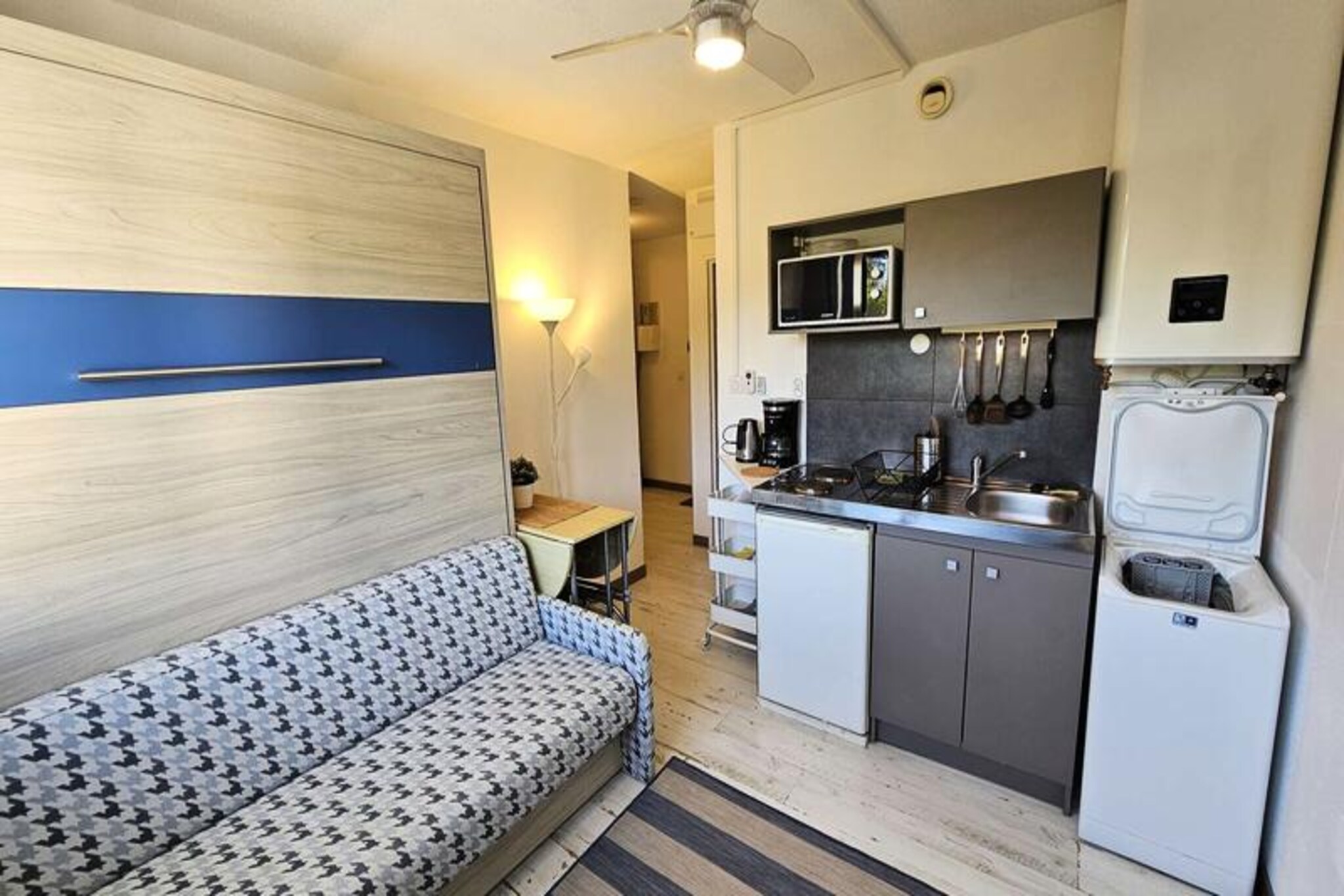 Apartment in Saint-Mandrier with Pool Access