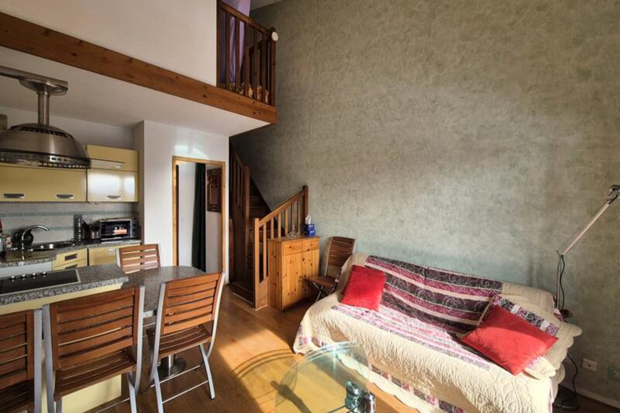 With breathtaking views of the surrounding alpine landscape, this charming duplex is the perfect mountain retreat for up to six guests. Imagine waking up to crisp mountain air, stepping onto your private terrace, and being just moments away from the slopes. Whether you're planning an adventurous ski holiday or a tranquil summer escape, this property offers the ideal blend of comfort and convenience. 
 
 The duplex is thoughtfully designed to provide a warm and inviting atmosphere. On the ground floor, you'll find a spacious living room with a comfortable sofa bed for two, a fully equipped open kitchen featuring modern appliances such as a hob, oven, microwave, dishwasher, and coffee maker, as well as a separate toilet. The living area opens directly onto a terrace, where you can relax and take in the stunning scenery. Upstairs, there’s a cozy bedroom with a double bed, a separate sleeping area with another double bed, and a bathroom with a bathtub. A separate toilet adds to the convenience. For your ski adventures, a dedicated ski locker is available to store your equipment. 
 
 Located at the foot of the slopes, this duplex offers unparalleled access to the mountains, making it a haven for ski enthusiasts. In the warmer months, the area transforms into a paradise for hikers and nature lovers, with trails that wind through lush alpine meadows and offer spectacular views. Nearby, you’ll find charming mountain villages, local markets, and authentic French cuisine to complete your experience. 
 
 Whether you're here to carve through fresh powder or explore the serene beauty of the Alps, this property ensures a memorable stay filled with comfort and adventure.