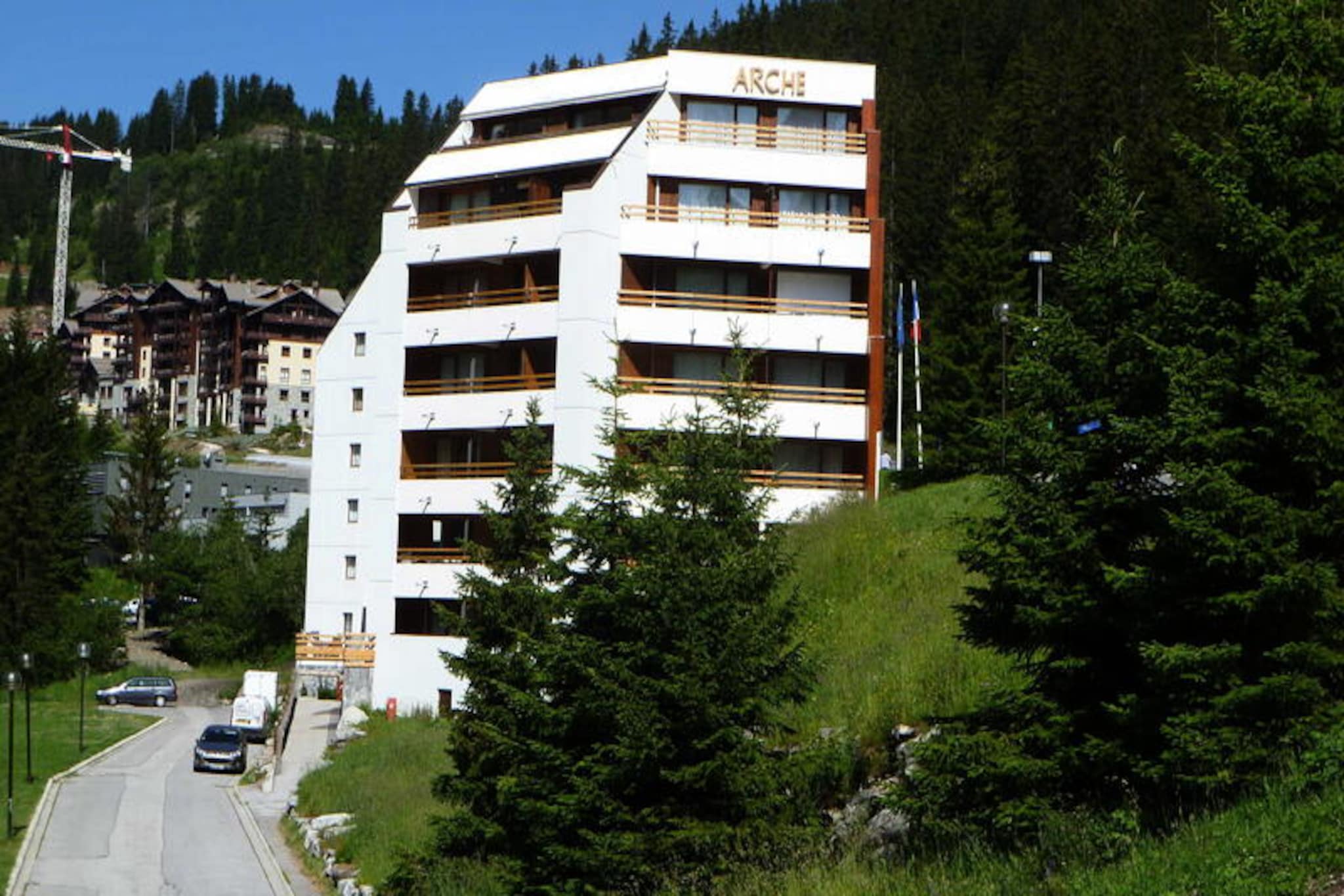 In the serene Flaine Forêt district, this charming mountain residence offers a perfect blend of comfort and convenience for your alpine getaway. With the Gérats chairlift just 200 meters away and the slopes within a short 500-meter stroll, you’ll be ideally positioned to embrace the thrill of high-altitude skiing. The nearby ski bus stop, only 50 meters from your door, ensures effortless access to the entire ski area, making it a haven for winter sports enthusiasts. During the warmer months, the residence transforms into a hub for outdoor adventure, with the included Flaine Summer Pass granting access to a variety of activities for stays of six nights or more.
Inside, the 37 m² apartment is thoughtfully designed to accommodate up to six guests. The layout includes a cozy double bedroom, a windowless room with two single beds, and a snug cabin featuring bunk beds, making it ideal for families or small groups. The living room invites relaxation with its flat-screen TV, while the fully equipped kitchenette—complete with oven, microwave, and dishwasher—makes meal preparation a breeze. A bathroom with a bathtub, washing machine, and dryer adds to the convenience, and the separate toilet ensures privacy for all. The south-facing terrace is a true highlight, offering a sunny retreat with outdoor seating to soak in the mountain air.
Beyond the residence, Flaine’s vibrant village atmosphere awaits, with shops just 200 meters away and a variety of dining options to explore. Whether you’re skiing down pristine slopes, hiking scenic trails, or simply enjoying the breathtaking views of the surrounding peaks, this property places you at the heart of it all. With its unbeatable location and thoughtful amenities, it’s the perfect choice for creating unforgettable alpine memories.