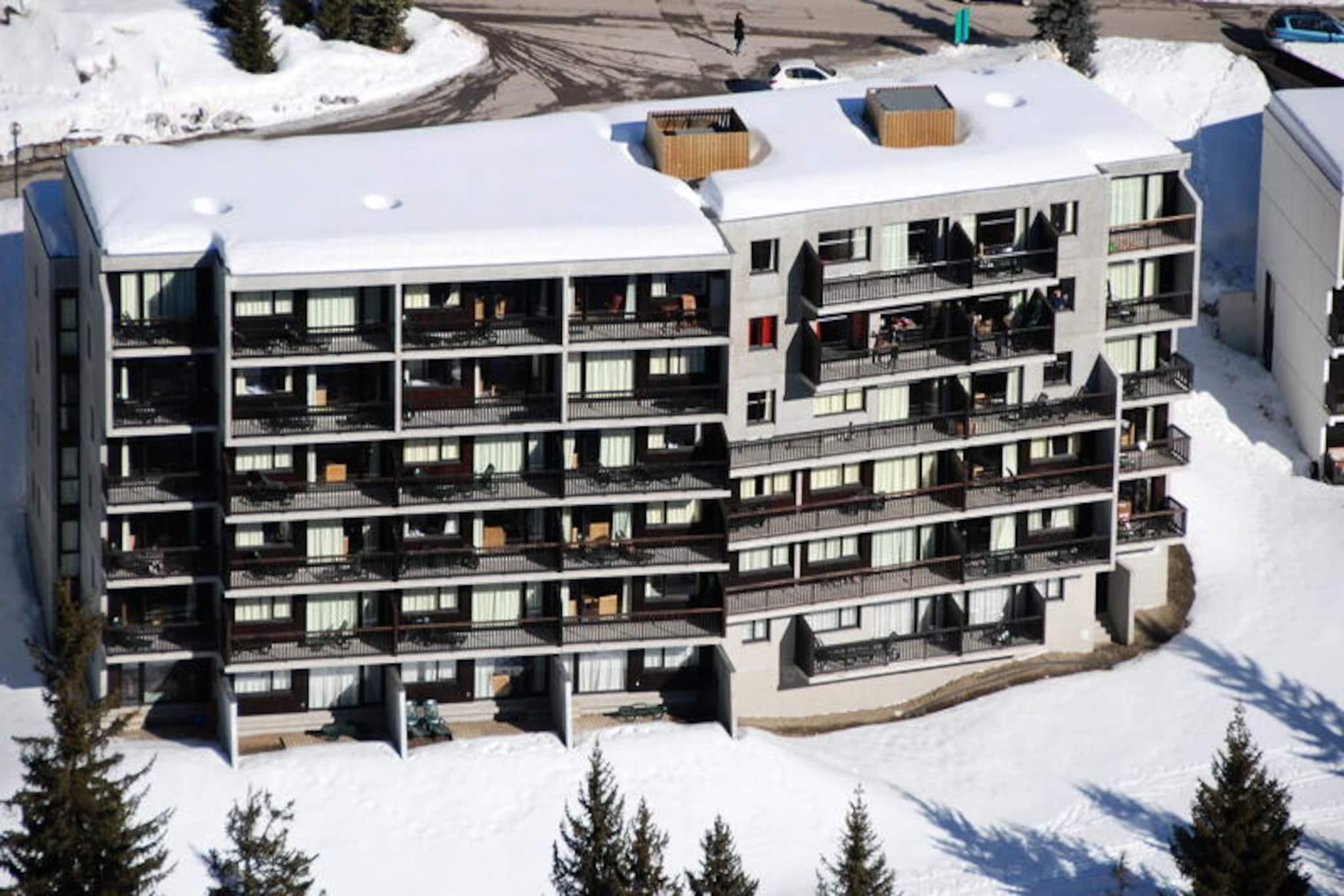 Comfortable apartment with cabin · Resort center · Balcony · Covered parking