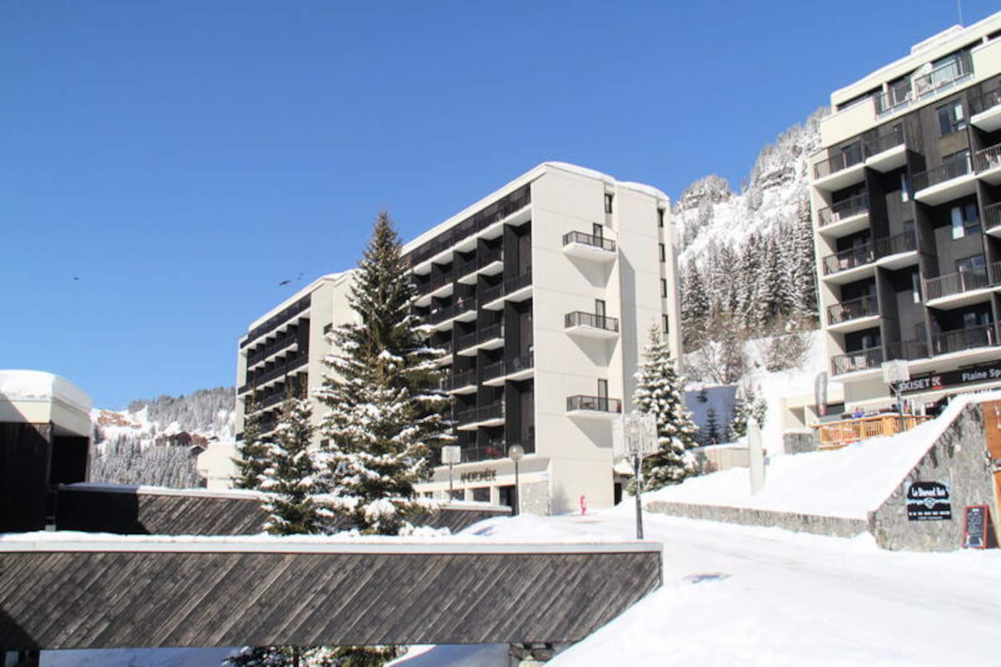 Bright studio with ski locker · Close to the slopes · Balcony