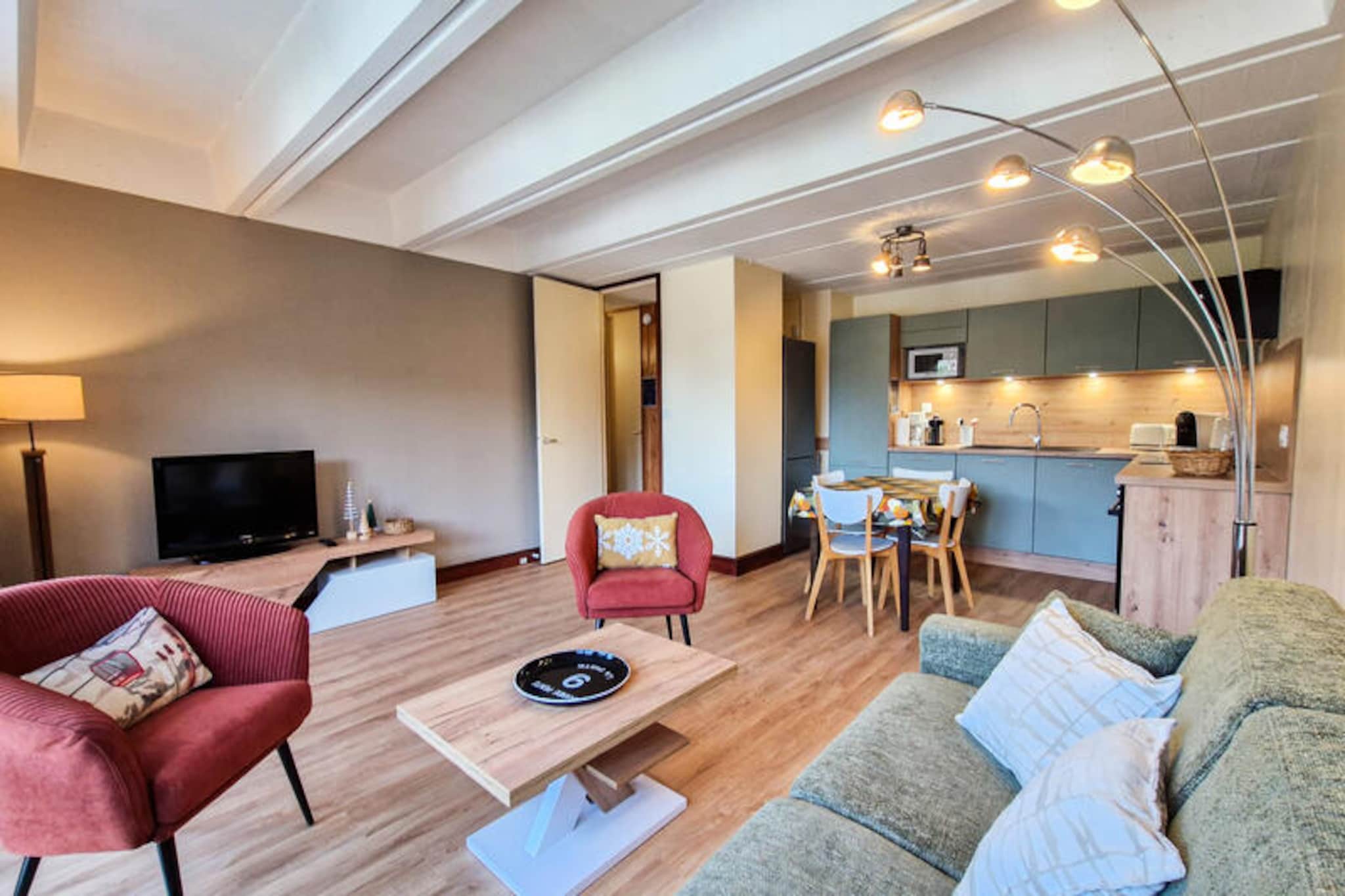 Renovated apartment · Between slopes and shops · Balcony