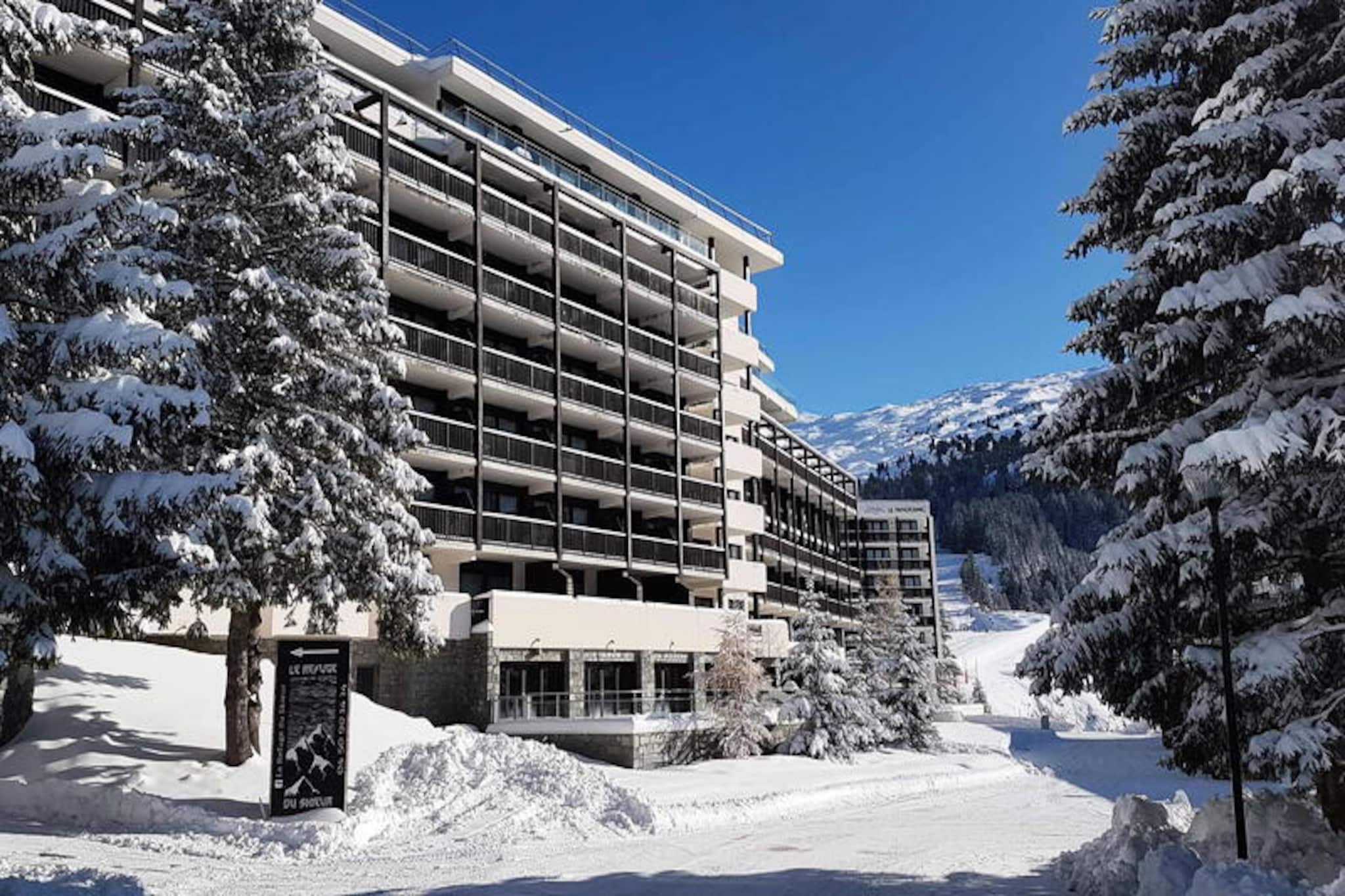 Apartment in Flaine with Pool & Jacuzzi