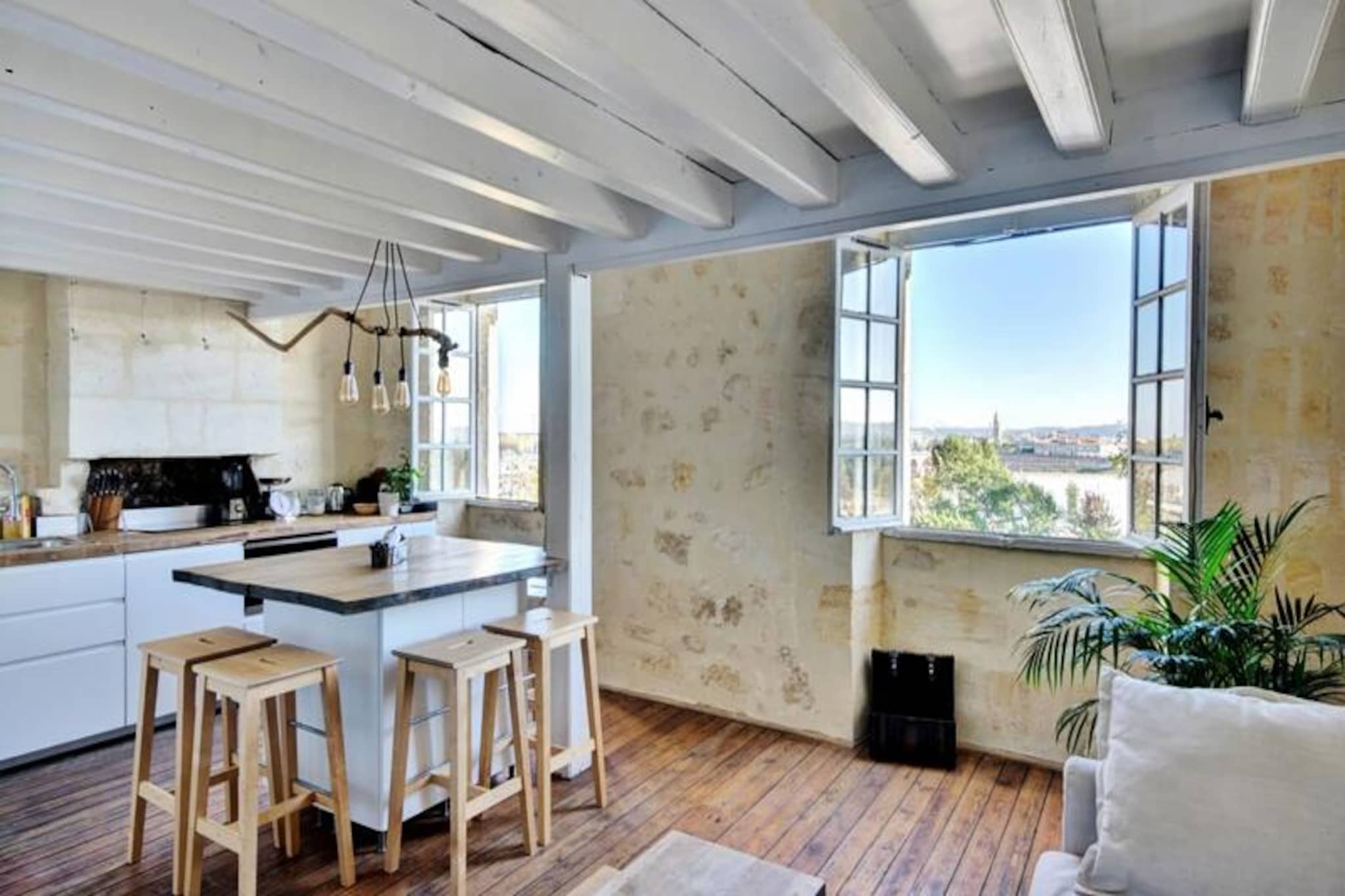 Apartment in Bordeaux by Pont de Pierre