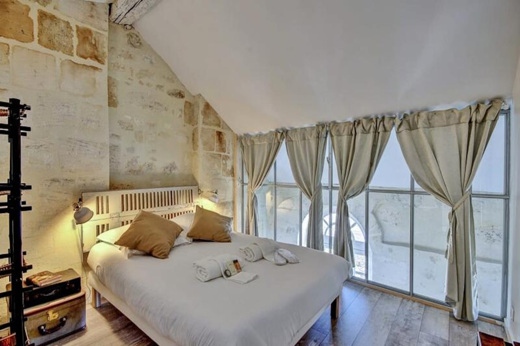 Step into the charm of Bordeaux with this exquisite 67 m² duplex apartment, nestled in a historic 18th-century building listed as a UNESCO World Heritage site. Perched on the 4th floor, this residence offers sweeping views of the iconic Pont de Pierre, the serene Garonne River, and the lush right bank. Perfect for up to six guests, this apartment combines old-world elegance with modern comforts, promising an unforgettable stay in the heart of Bordeaux’s vibrant historic district.
The apartment features a spacious living area with a flat-screen TV, a cozy sofa, and ample storage. The open-plan kitchen is fully equipped with high-end appliances, including an induction cooktop, multifunction oven, dishwasher, and coffee machine, making it ideal for preparing meals to enjoy at the central island dining table. The ground floor also includes a serene bedroom with a double bed and an en-suite bathroom with a shower, as well as a separate toilet. Upstairs, two additional bedrooms with double beds and a second bathroom with a shower and toilet complete the layout, offering comfort and privacy for all guests.
Located in Bordeaux’s historic center, you’ll be steps away from the city’s most iconic attractions. Stroll along the Garonne River, admire the cobblestone streets of the Saint-Pierre district, or explore the multicultural vibe of Saint-Michel. The Sainte-Croix district and its green spaces are nearby, as well as the bustling Place de la Bourse and the mesmerizing water mirror. Essential shops, bakeries, and gourmet restaurants are within walking distance, ensuring convenience throughout your stay.
Whether you’re here to savor Bordeaux’s legendary wine culture, immerse yourself in its rich history, or simply enjoy the picturesque surroundings, this apartment offers the perfect base for your adventure. Experience the elegance and vibrancy of Bordeaux like never before.