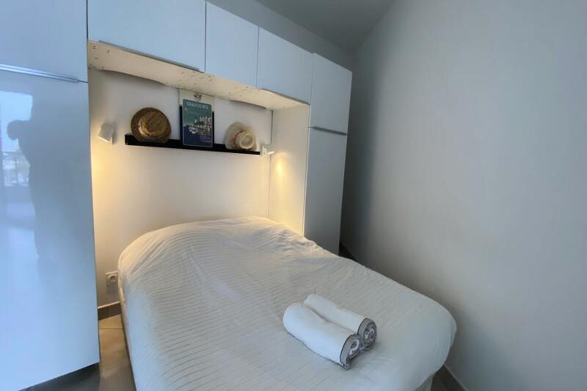 Where the shimmering Mediterranean meets the golden sands of Grau-du-Roi, Château Leenhardt offers a luxurious seaside retreat that promises both tranquility and convenience. Perched on the top floor of a modern residence, this studio invites you to wake up to breathtaking views of the sea, the bay of Aigues-Mortes, and La Grande-Motte. As the sun dips below the horizon, your northwest-facing terrace becomes the perfect vantage point for unforgettable sunsets, painting the sky in hues of orange and pink. With private beach access through the lush garden, you’re just steps away from one of the finest sandy beaches on the coast. \n\nInside, the studio is thoughtfully designed to combine modern comfort with coastal charm. The bright living area features fixed 140 cm bedding, a cozy sofa, and a TV corner, creating a welcoming space to relax after a day of exploring. The open kitchen is fully equipped with high-end appliances, including a Nespresso machine, oven, and microwave, ensuring you have everything needed for a home-cooked meal. The bathroom, complete with a shower and toilet, adds to the convenience, while reversible air conditioning ensures comfort year-round. \n\nBeyond the residence, Grau-du-Roi offers a vibrant mix of attractions within walking distance. Stroll to local shops, bustling markets, tapas bars, and even a cinema. For adventure seekers, cycle paths lead to the Salins d'Aigues-Mortes, while water sports, 4x4 excursions in the Camargue, and nearby beaches like Espiguette promise endless excitement. With easy access to Montpellier, Nîmes, and Arles, this property is perfectly situated for exploring the beauty of southern France. Whether you’re seeking relaxation or adventure, Château Leenhardt is your gateway to an unforgettable Mediterranean escape.