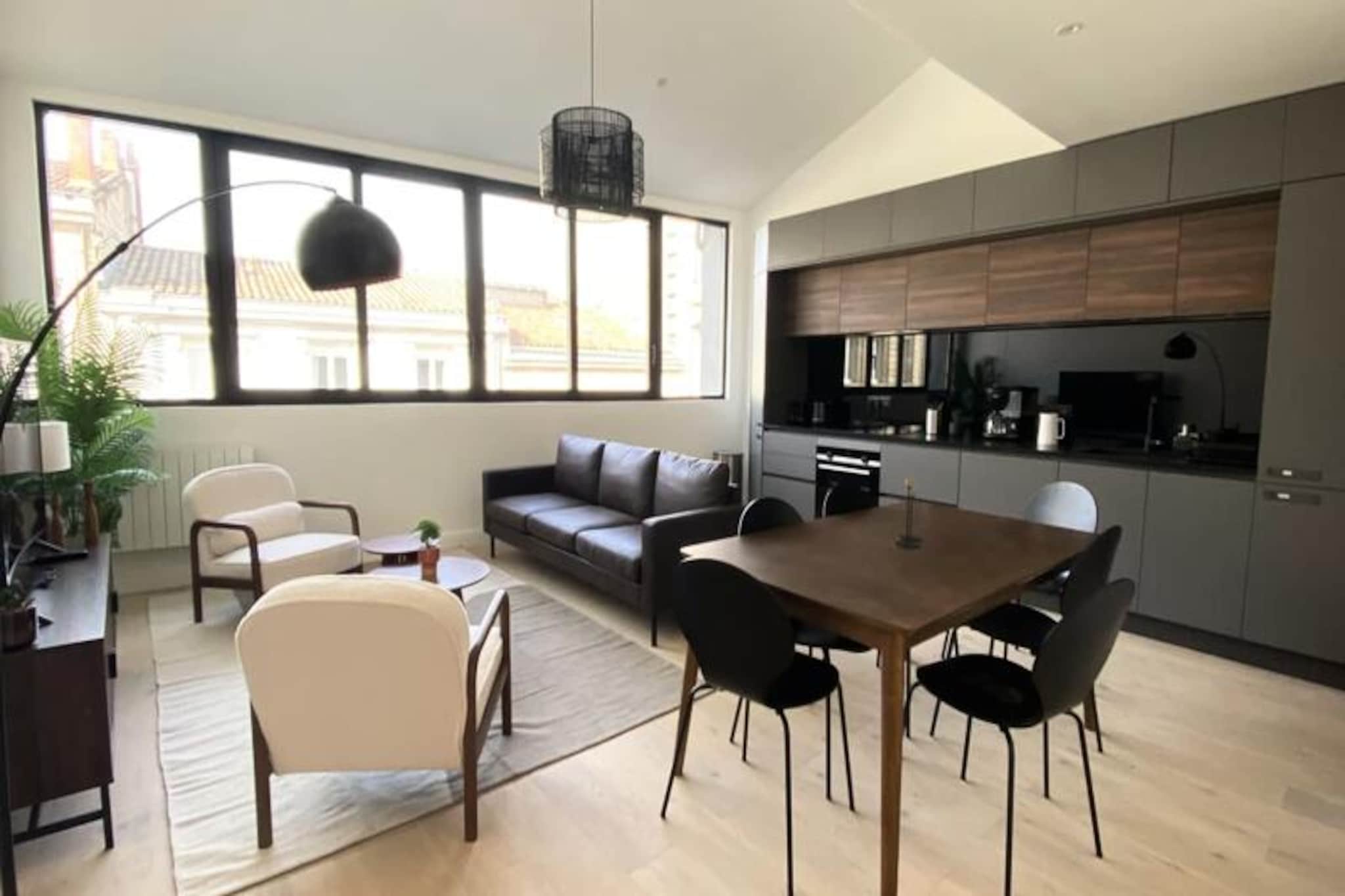 Apartment in Bordeaux's Golden Triangle