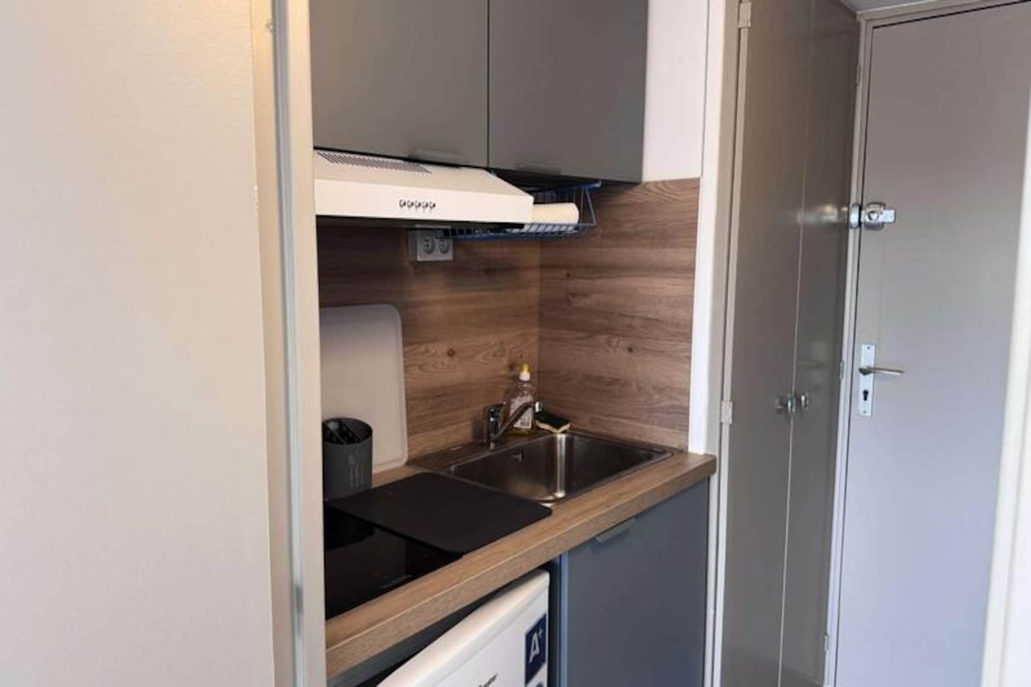 Apartment in Grau du Roi with Pool Access