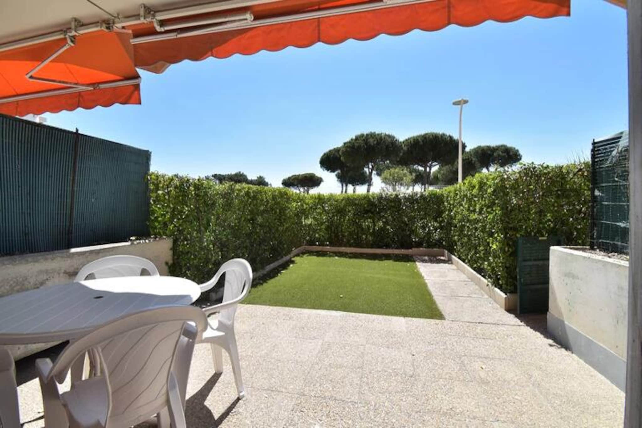 Apartment in Grau du Roi with Garden
