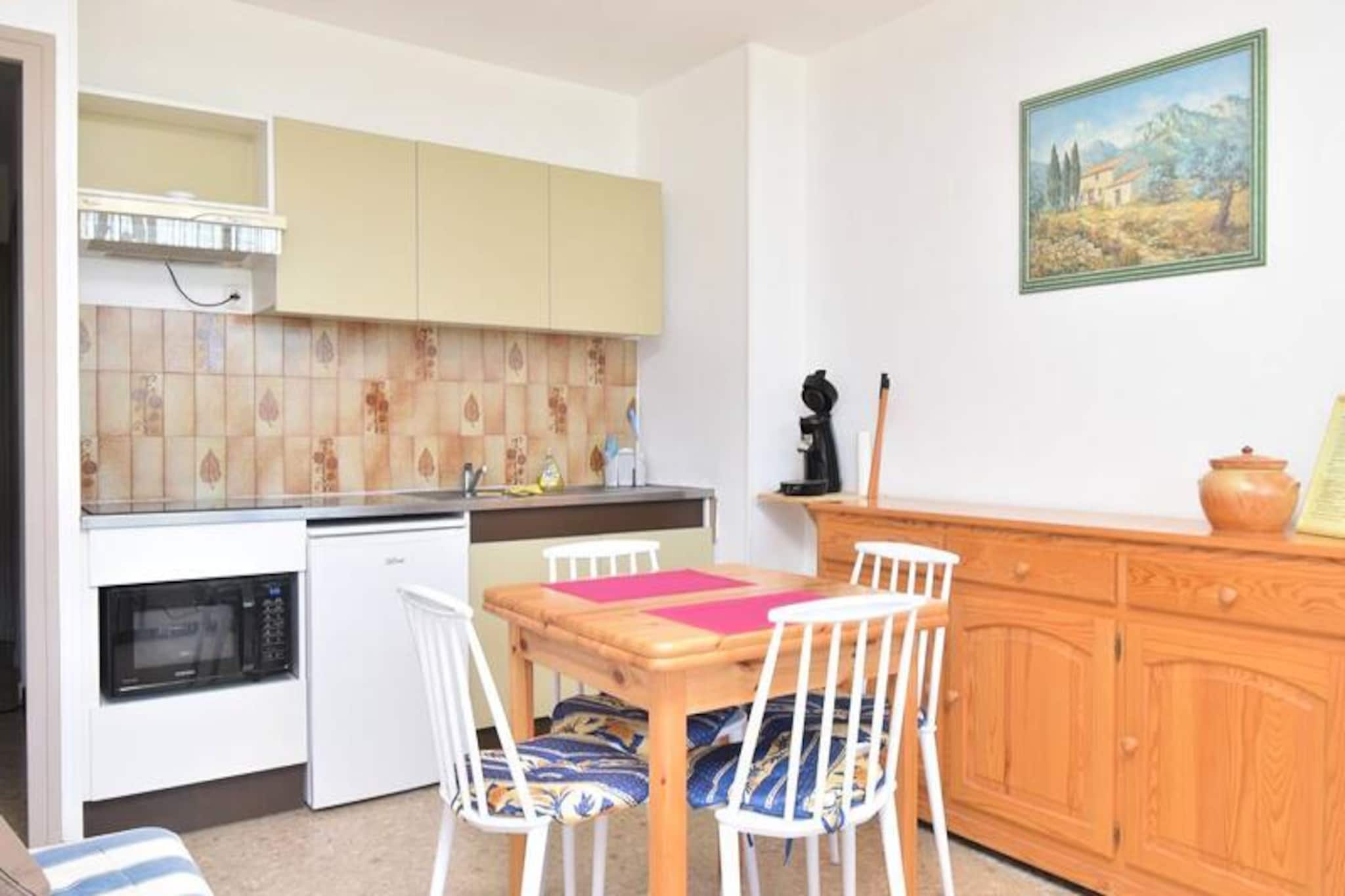 Apartment in Grau du Roi with Garden
