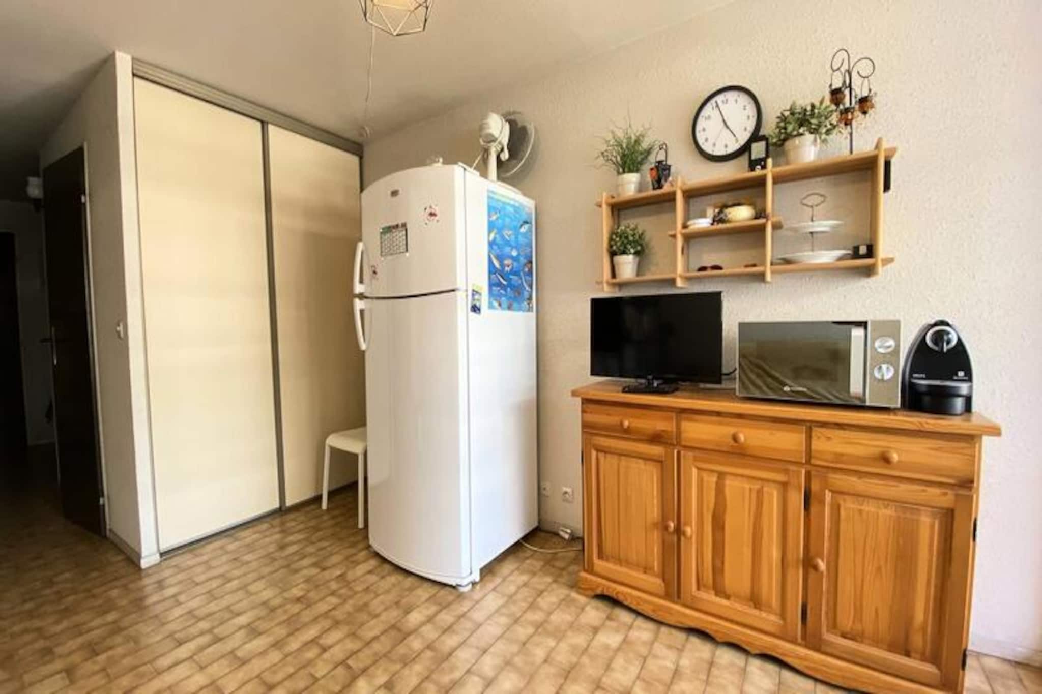 Holiday Home near Beach with Pool Access