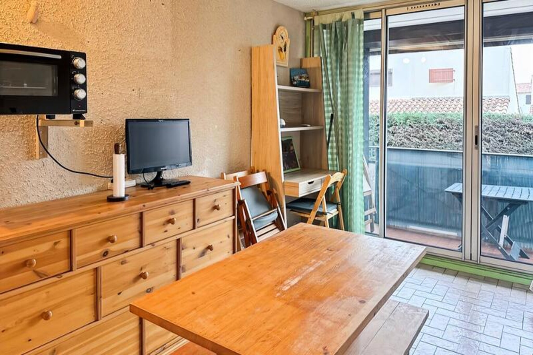 Apartment near beach with pool access