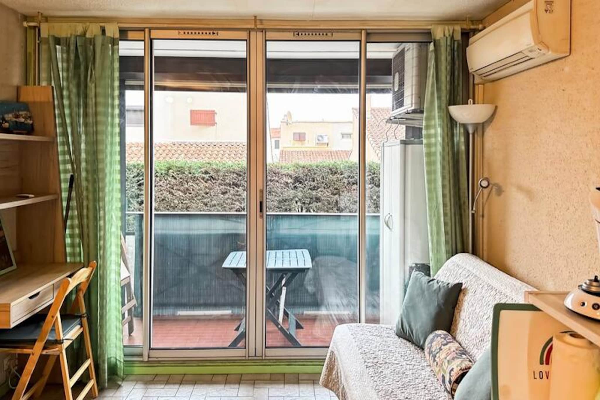 Apartment near beach with pool access