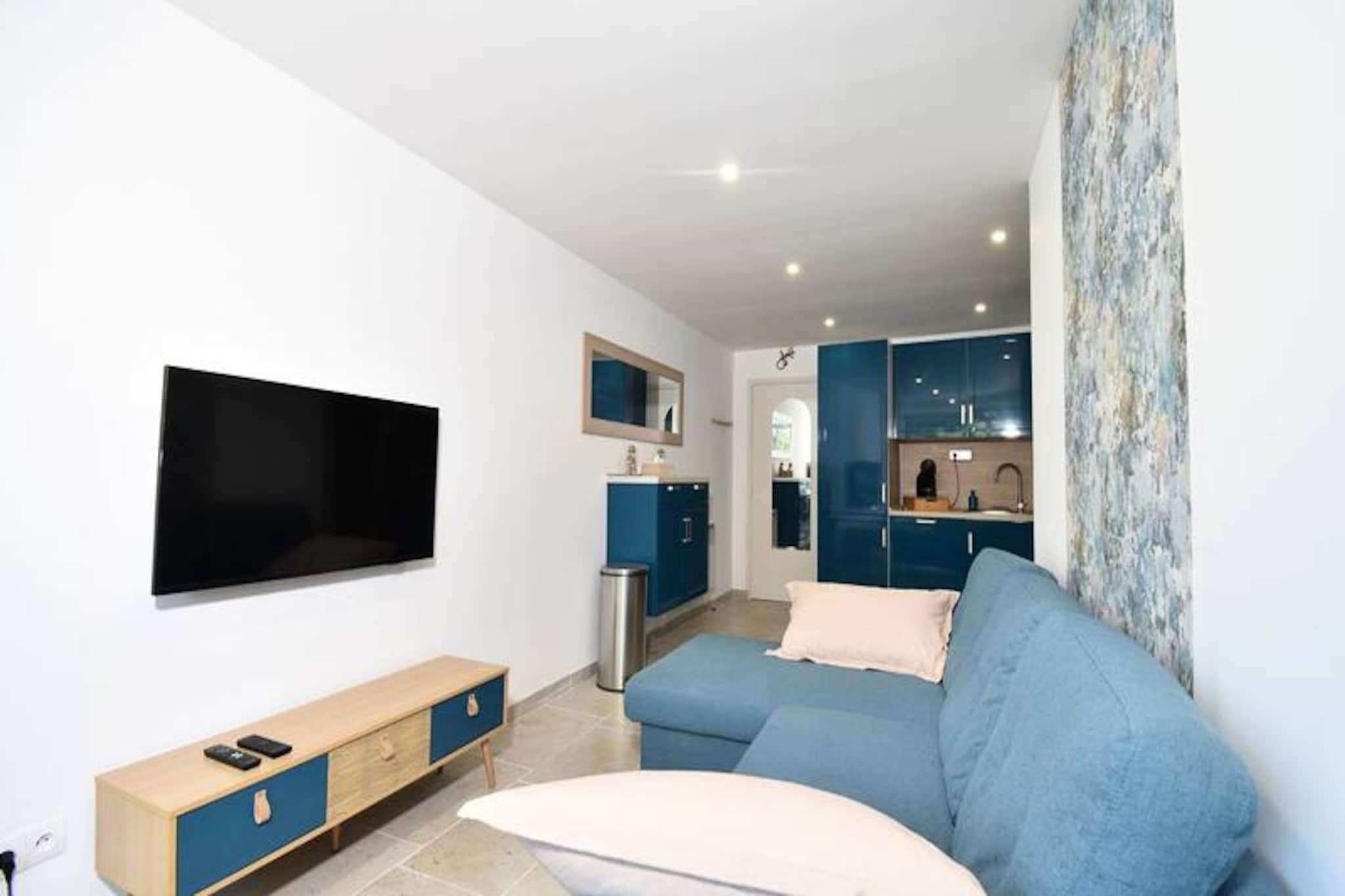 Apartment near Grau du Roi with Pool
