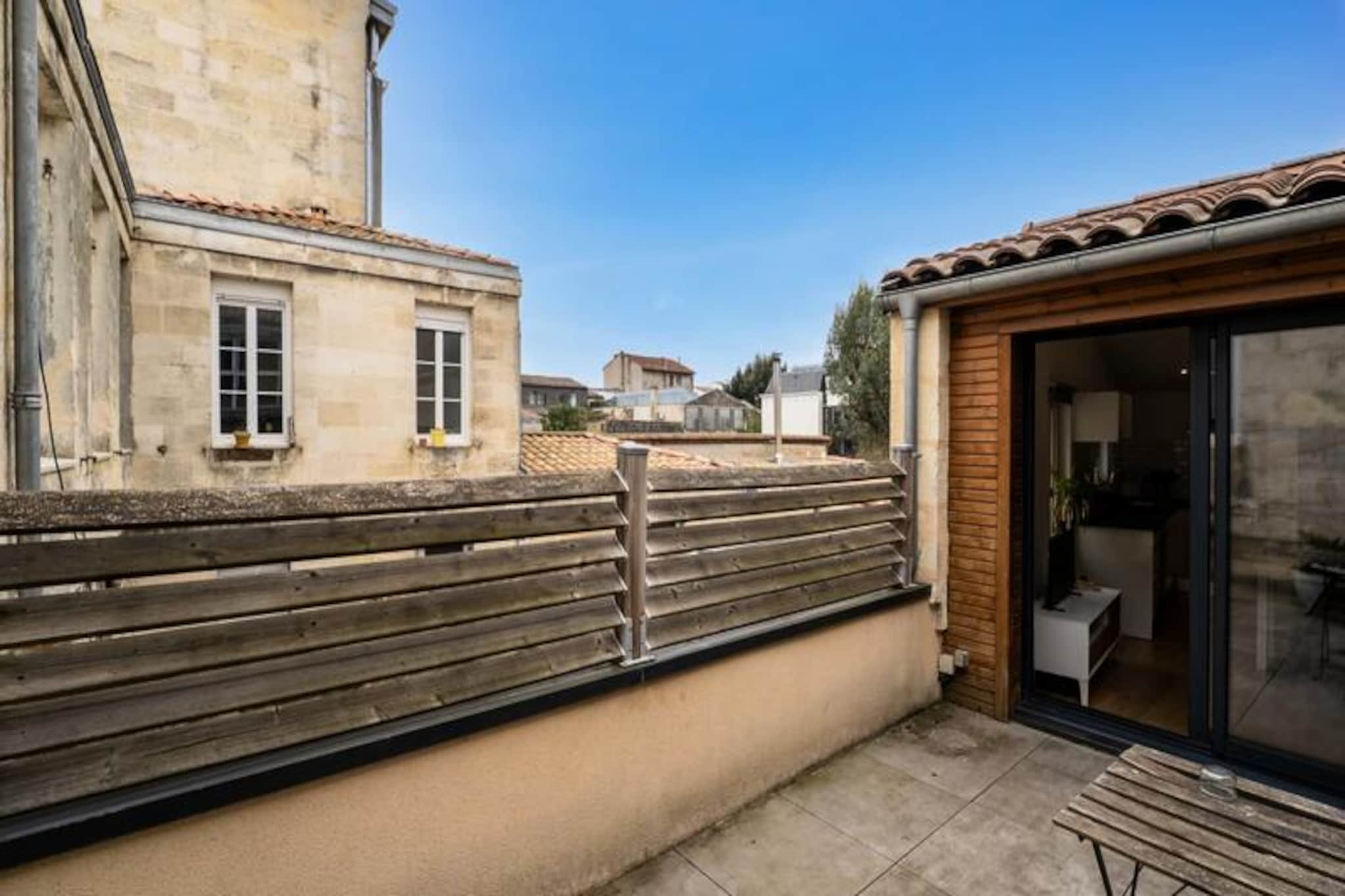 Apartment in Bordeaux with Sunny Terrace