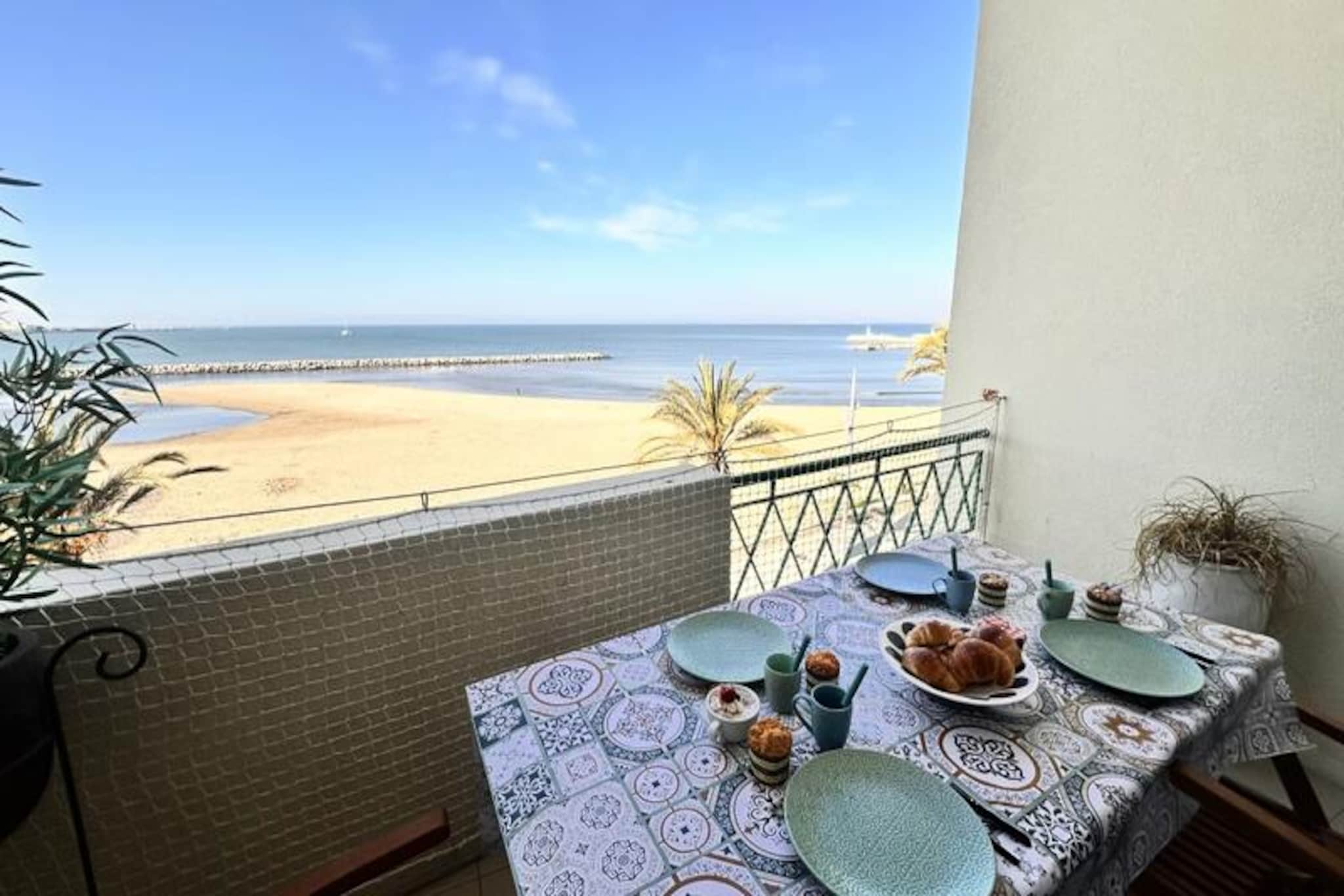 Apartment in Le Grau-du-Roi with Sea View