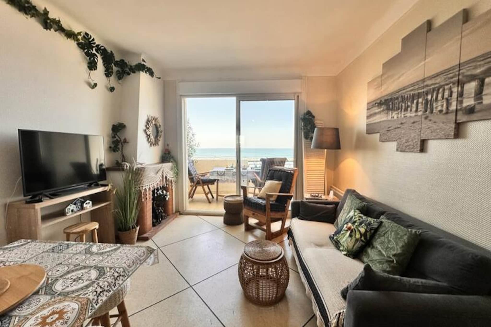 Apartment in Le Grau-du-Roi with Sea View