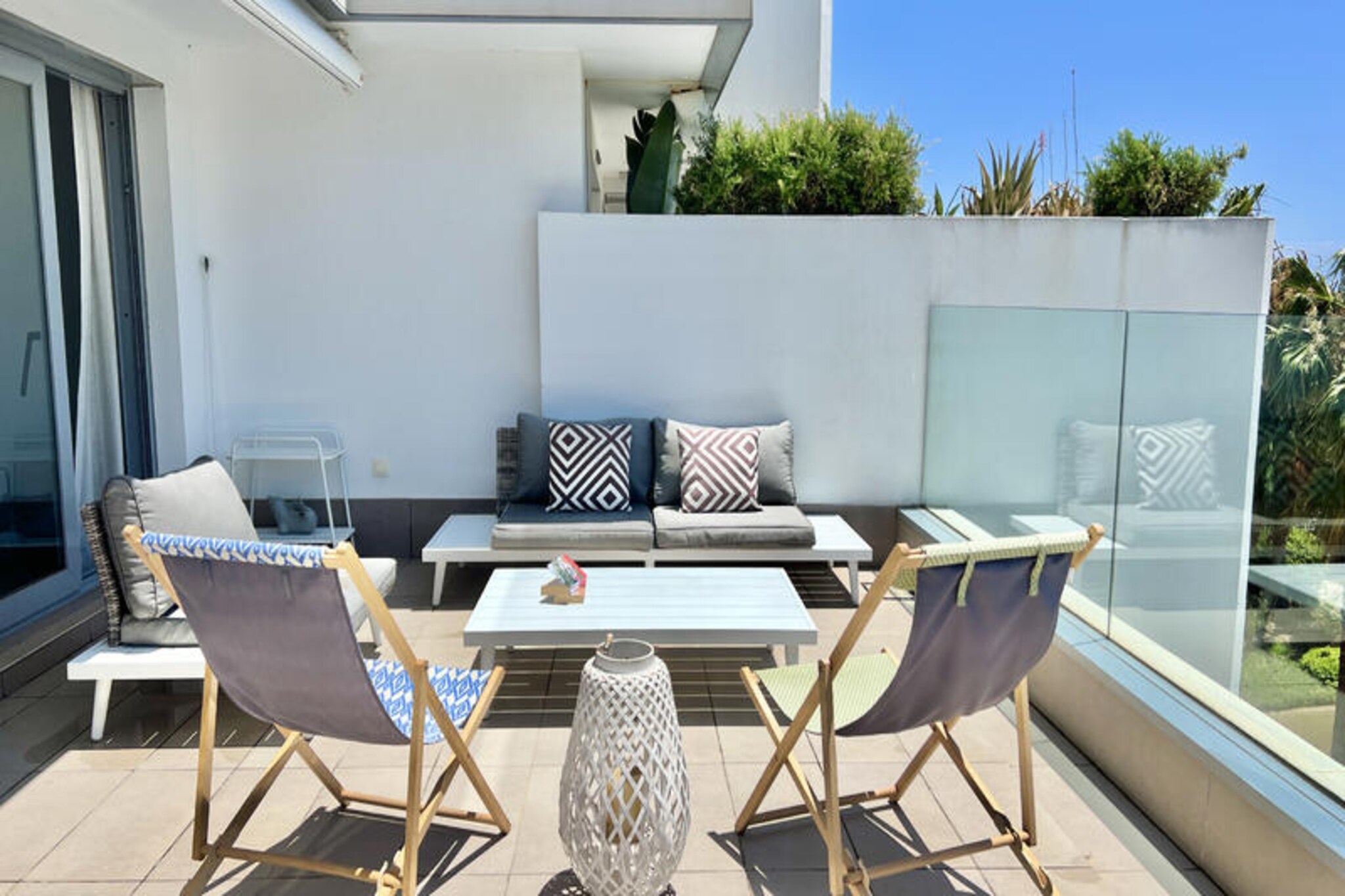 Imagine waking up to the gentle sound of waves and the golden hues of the Mediterranean shimmering on the horizon. This stunning apartment in Cabopino, nestled along the Costa del Sol, offers a serene escape just moments from some of Spain’s most picturesque beaches. With its modern design and refined touches, this residence is perfect for those seeking both comfort and style. The open-plan living room seamlessly connects to a sunlit terrace, where you can enjoy al fresco dining or simply unwind with panoramic views of the sea and the lush greens of Cabopino Golf Course.
The apartment boasts three spacious bedrooms, two bathrooms, and an additional toilet, making it ideal for families or groups of friends. The fully equipped kitchen allows you to prepare meals while soaking in the breathtaking views, and the shared swimming pool provides a refreshing retreat on warm Spanish afternoons. For your convenience, a welcome pack with basic necessities is provided, ensuring a smooth start to your stay.
Just a short drive away, the vibrant center of Marbella awaits with its charming streets, luxury boutiques, and lively nightlife. Closer to home, the picturesque Cabopino Port offers a selection of atmospheric restaurants and pristine beaches, perfect for leisurely days by the sea. Whether you’re here to relax, explore, or indulge in the local culture, this apartment places you at the heart of it all.
Treat yourself to the ultimate Costa del Sol experience, where every moment is framed by the beauty of the Mediterranean and the warmth of Spanish hospitality.