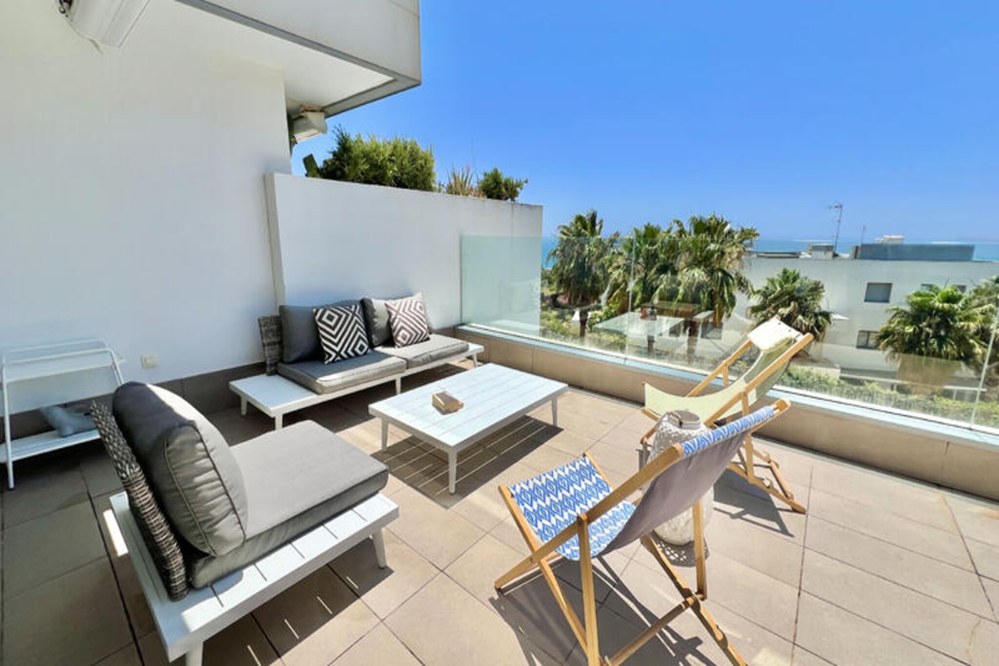 Apartment in Cabopino with Sea Views