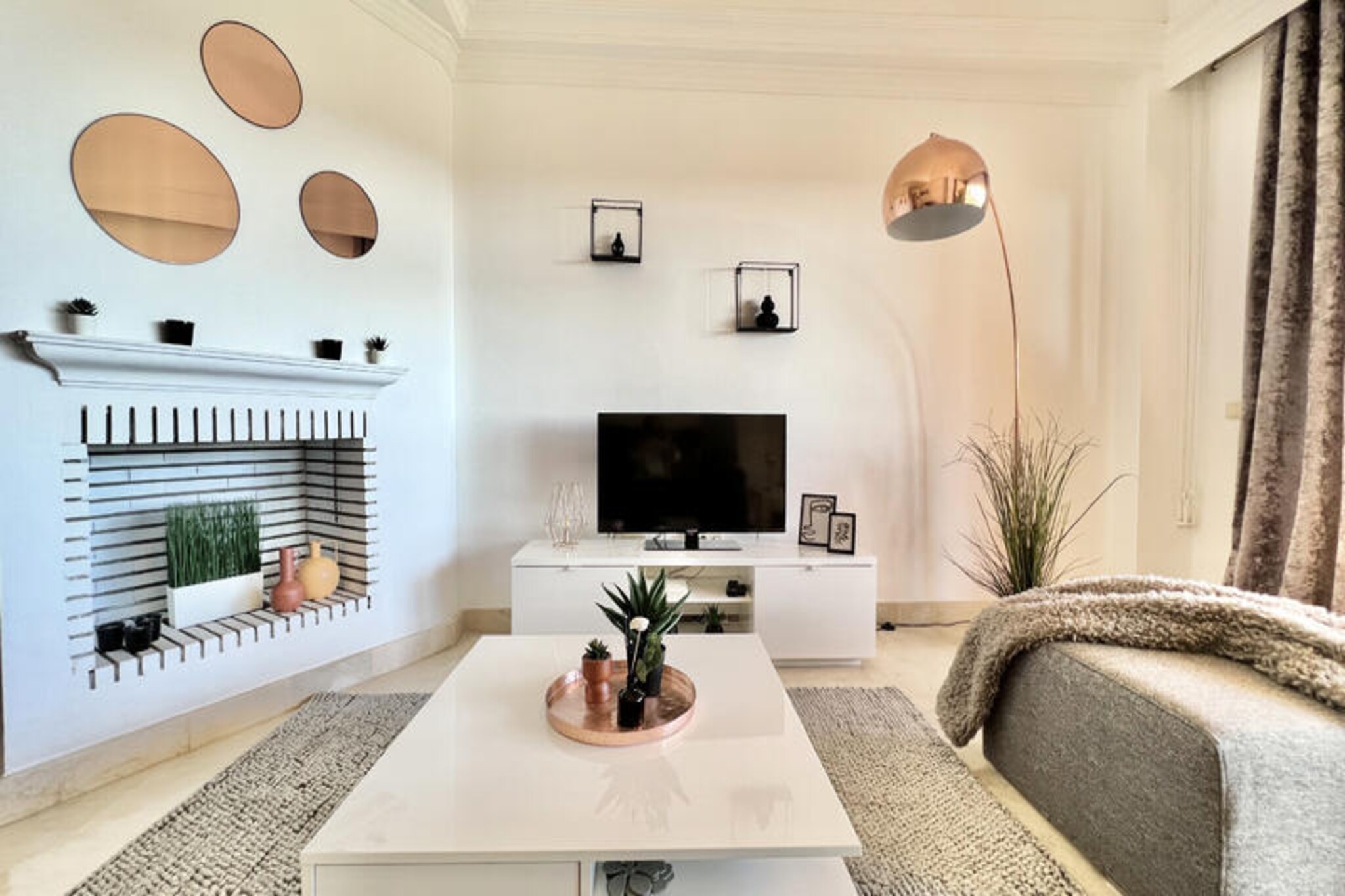 Apartment in Elviria with Sea Views