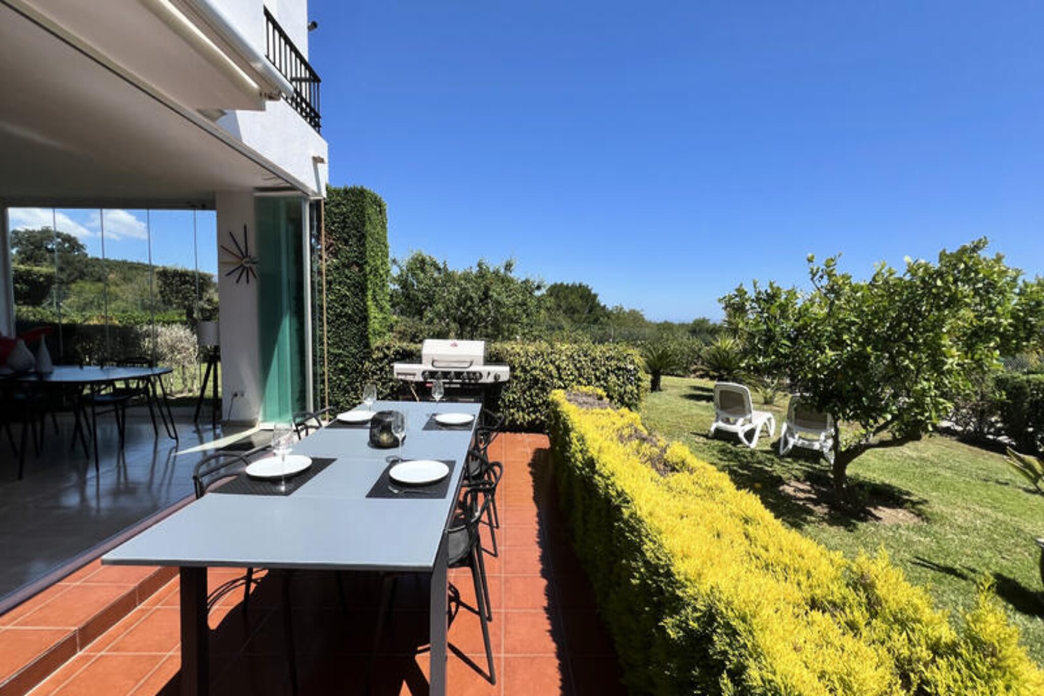 Apartment in La Mairena with Sea Views