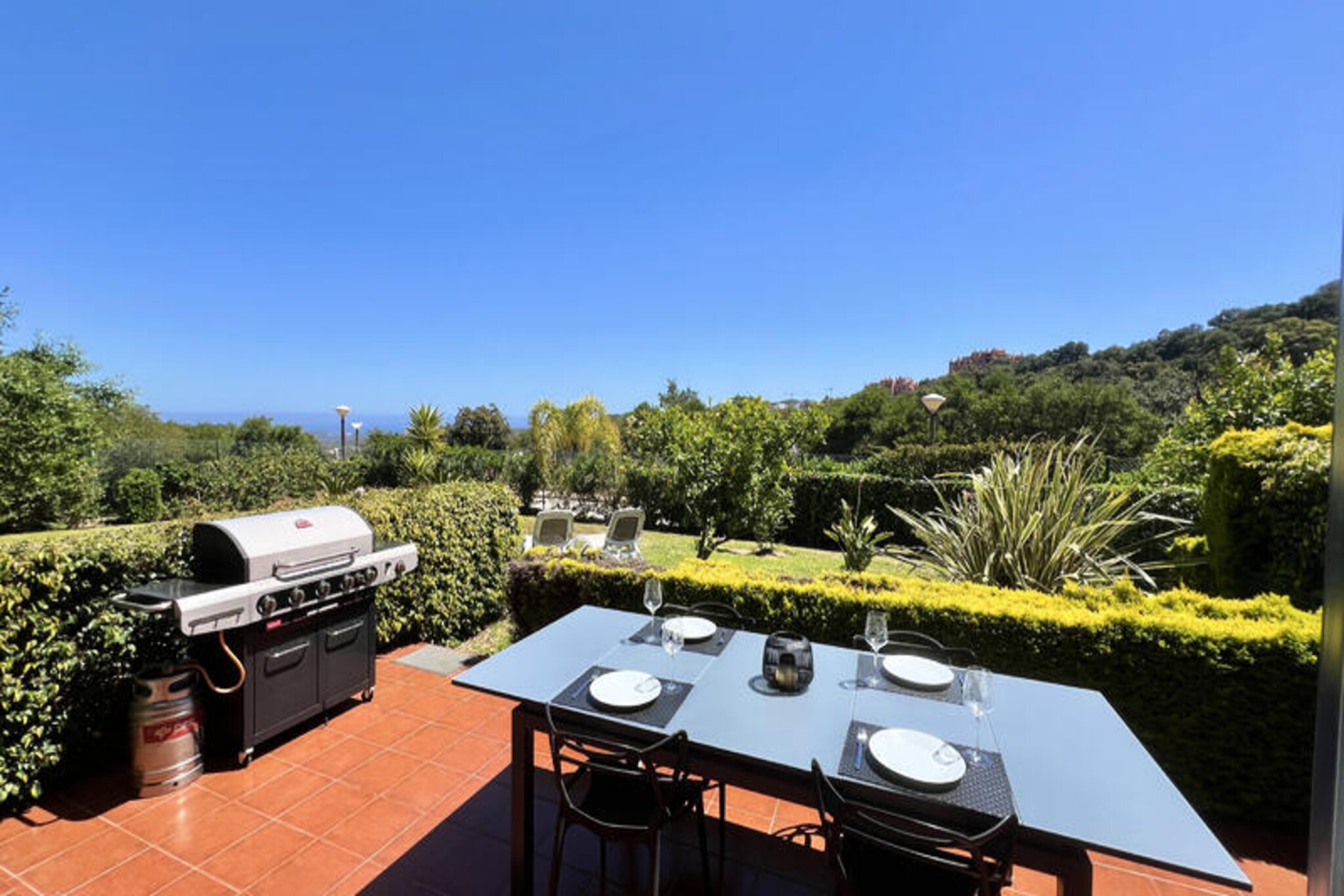 Apartment in La Mairena with Sea Views