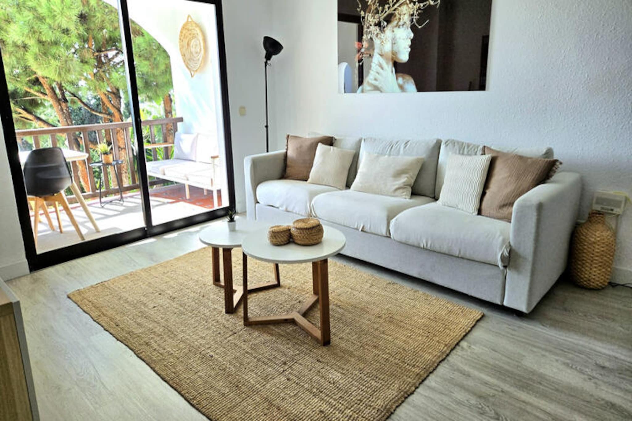 Imagine waking up to the gentle Mediterranean breeze and stepping out onto your private terrace with stunning views of the sea and the lush tropical gardens below. Welcome to Delta Mar, a family-friendly haven in the heart of the Riviera del Sol, where relaxation and fun blend seamlessly. Just a short 10-minute stroll (500 m) takes you to the golden sands of the beach, while supermarkets, bars, and restaurants are conveniently located only 2 minutes away (250 m). This vibrant yet tranquil setting offers the perfect balance for a memorable getaway.
The recently renovated apartment is designed with comfort and style in mind, featuring modern amenities and a spacious terrace that invites you to unwind while soaking in the views. The complex boasts two swimming pools, including a dedicated children’s pool, nestled amidst beautifully maintained tropical gardens. Whether you’re lounging by the pool, enjoying a family meal on the terrace, or exploring the nearby attractions, every moment here is crafted for your enjoyment.
Beyond the property, the Riviera del Sol offers a wealth of activities. From water sports and beachside dining to exploring charming Andalusian villages and vibrant markets, there’s something for everyone. Golf enthusiasts will appreciate the proximity to world-class courses, while nature lovers can venture into the nearby mountains for breathtaking hikes.
Delta Mar is more than just a holiday destination; it’s a place where cherished memories are made. With its unbeatable location, welcoming atmosphere, and thoughtful amenities, this is the perfect retreat for families seeking a sun-soaked escape on the Costa del Sol.