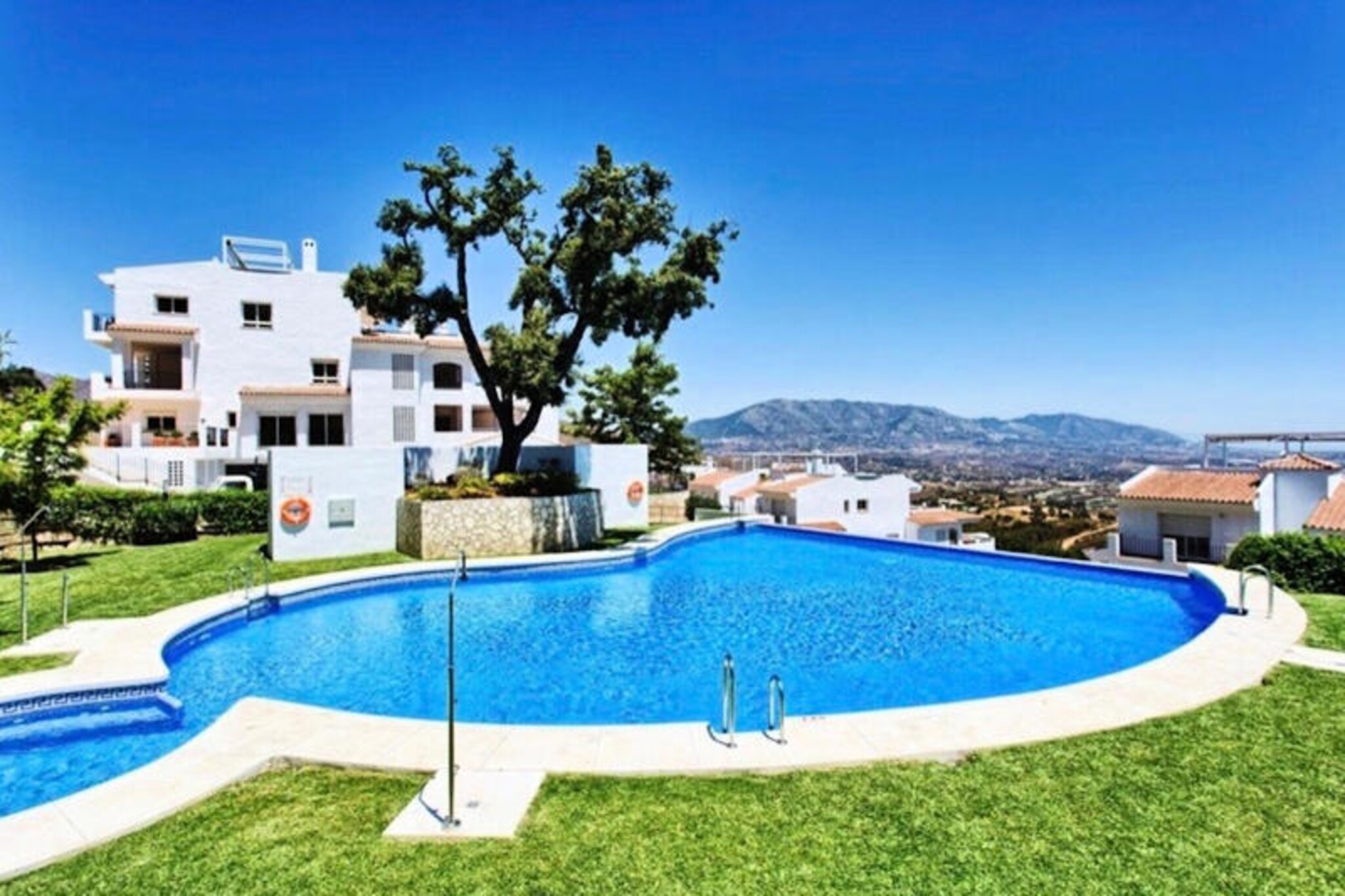 Apartment in Ojén with Infinity Pool Views