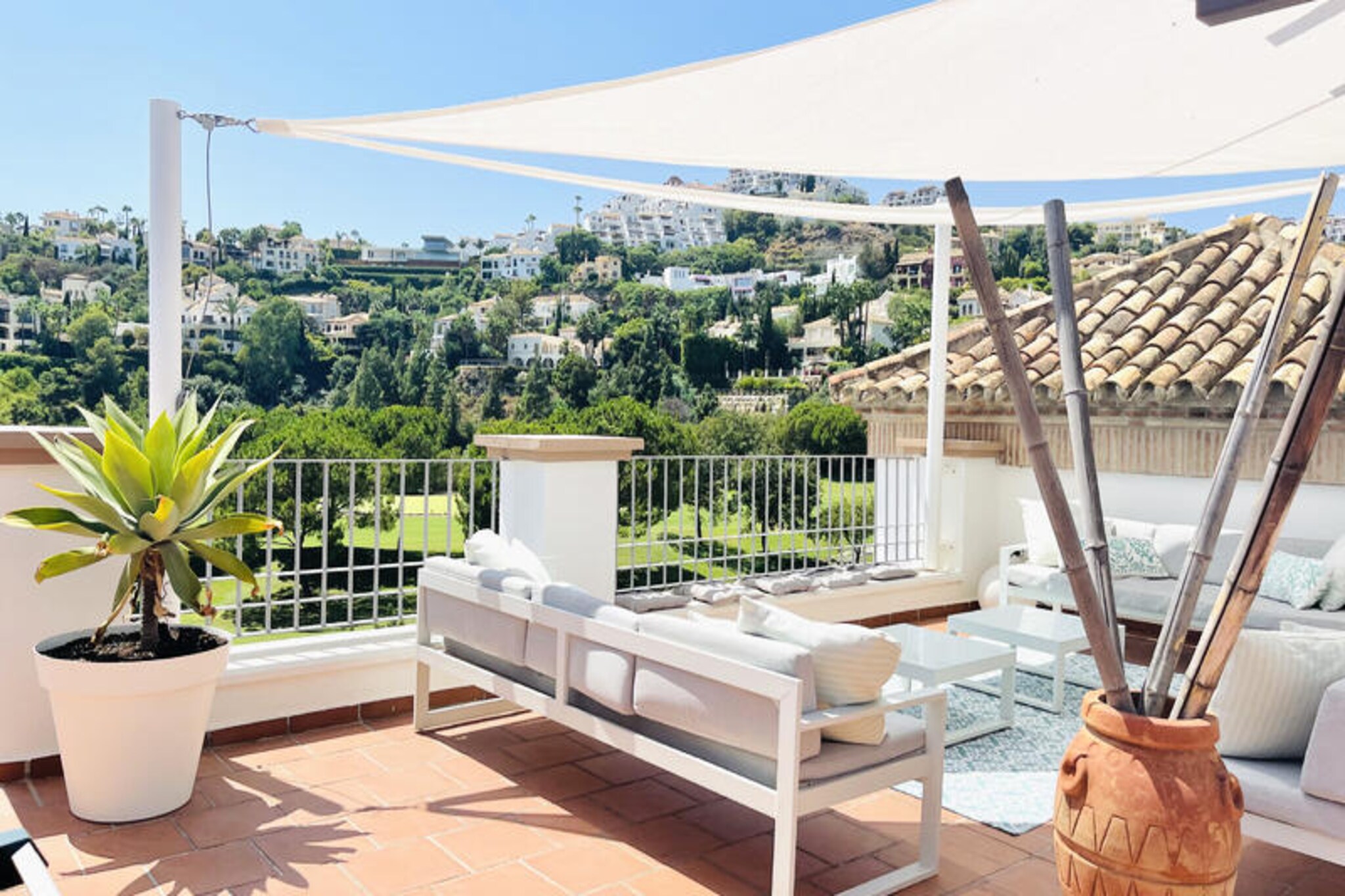 Penthouse in Los Arqueros with Golf Views