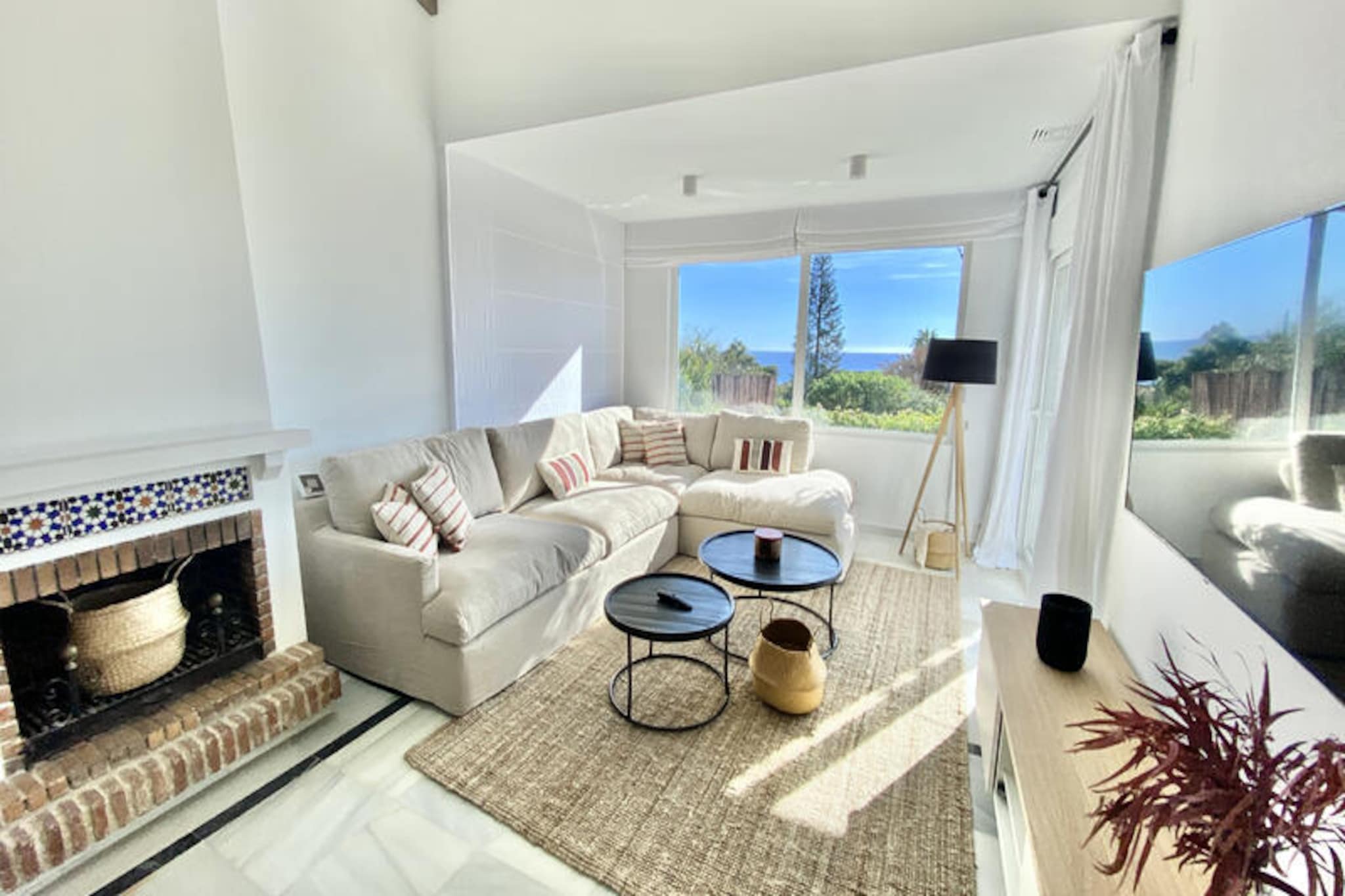 Villa in Calahonda with Private Pool