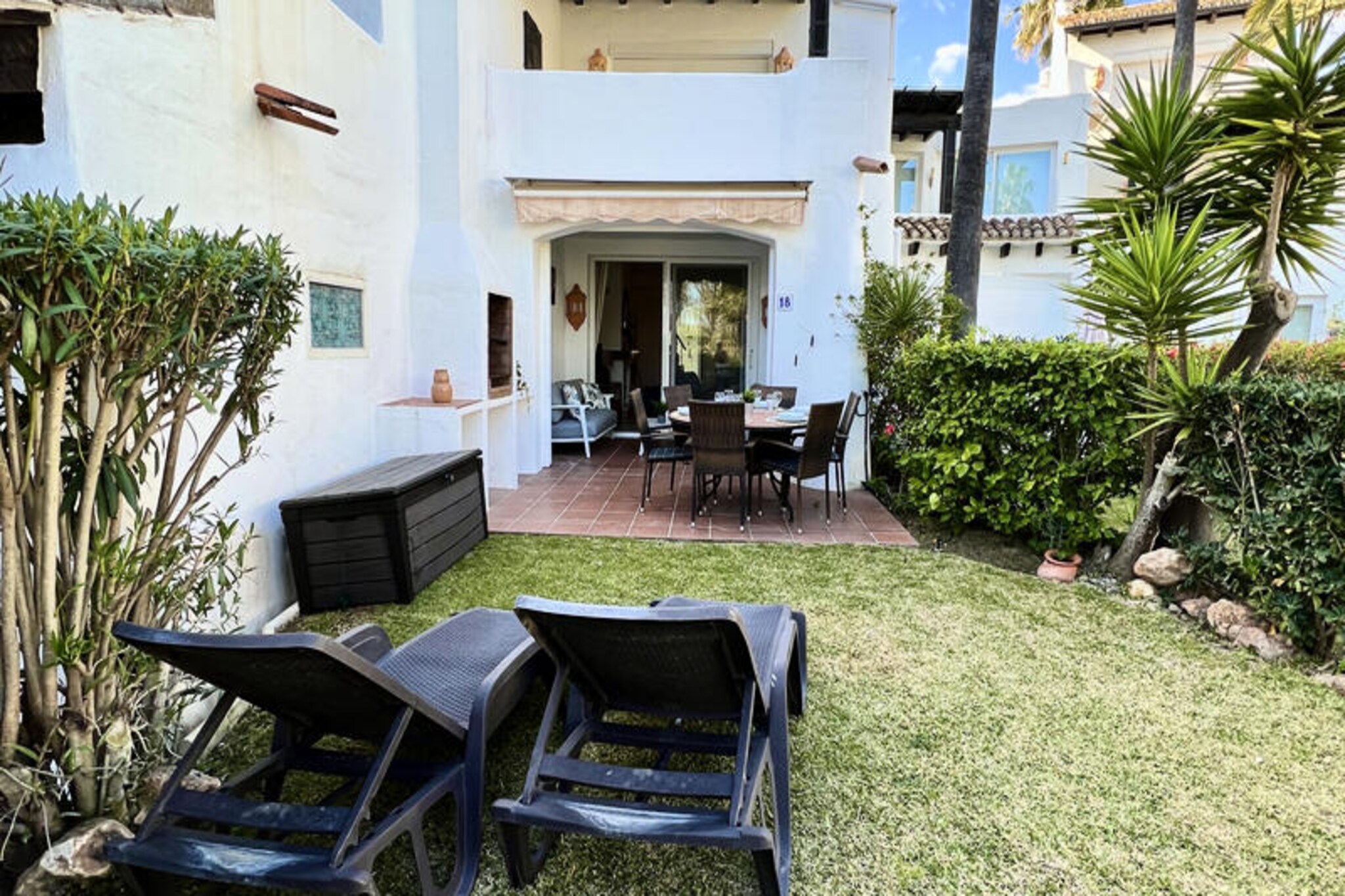 House in Estepona with Beach Access