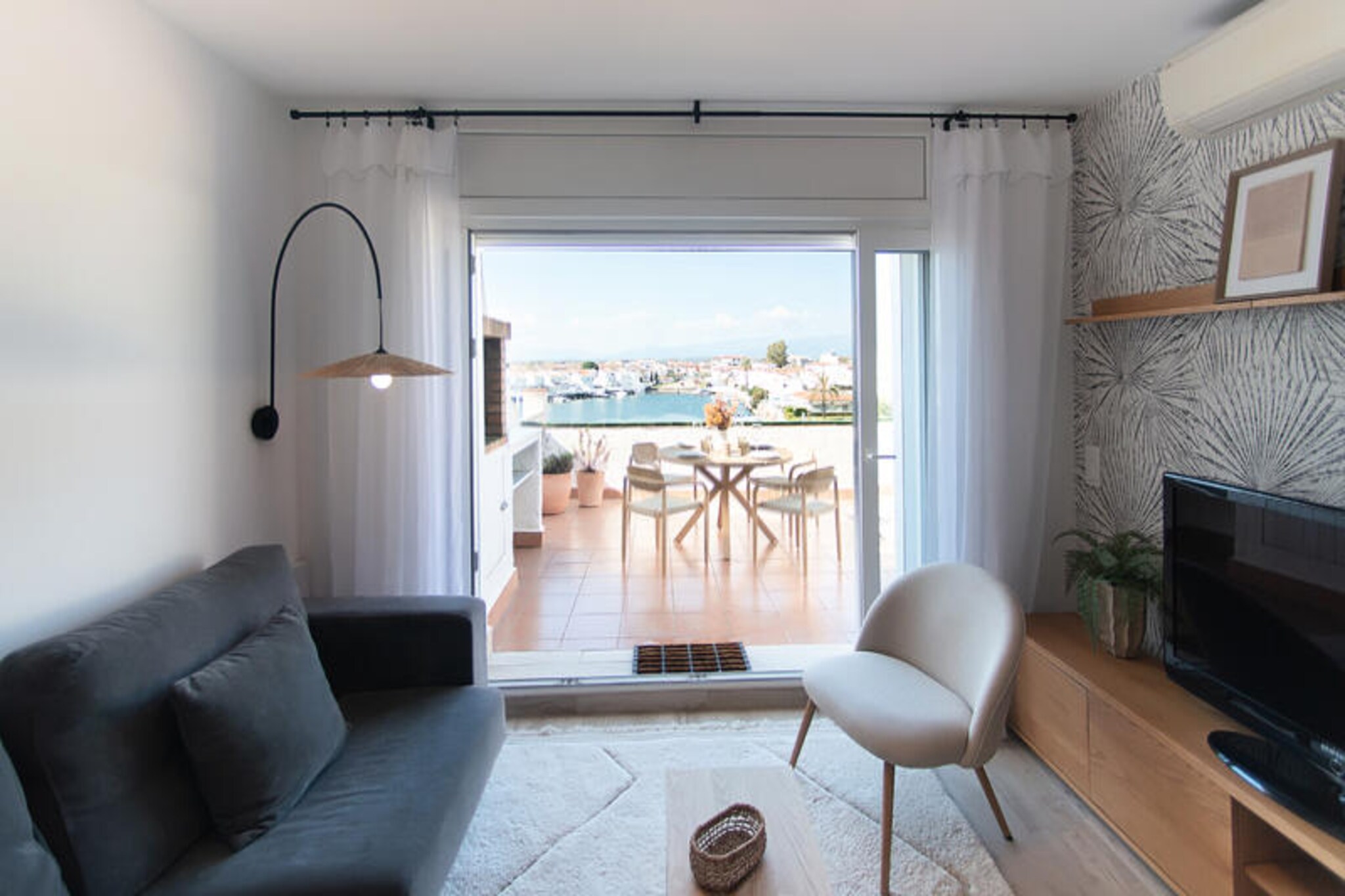 Apartment in Empuriabrava with Canal Views