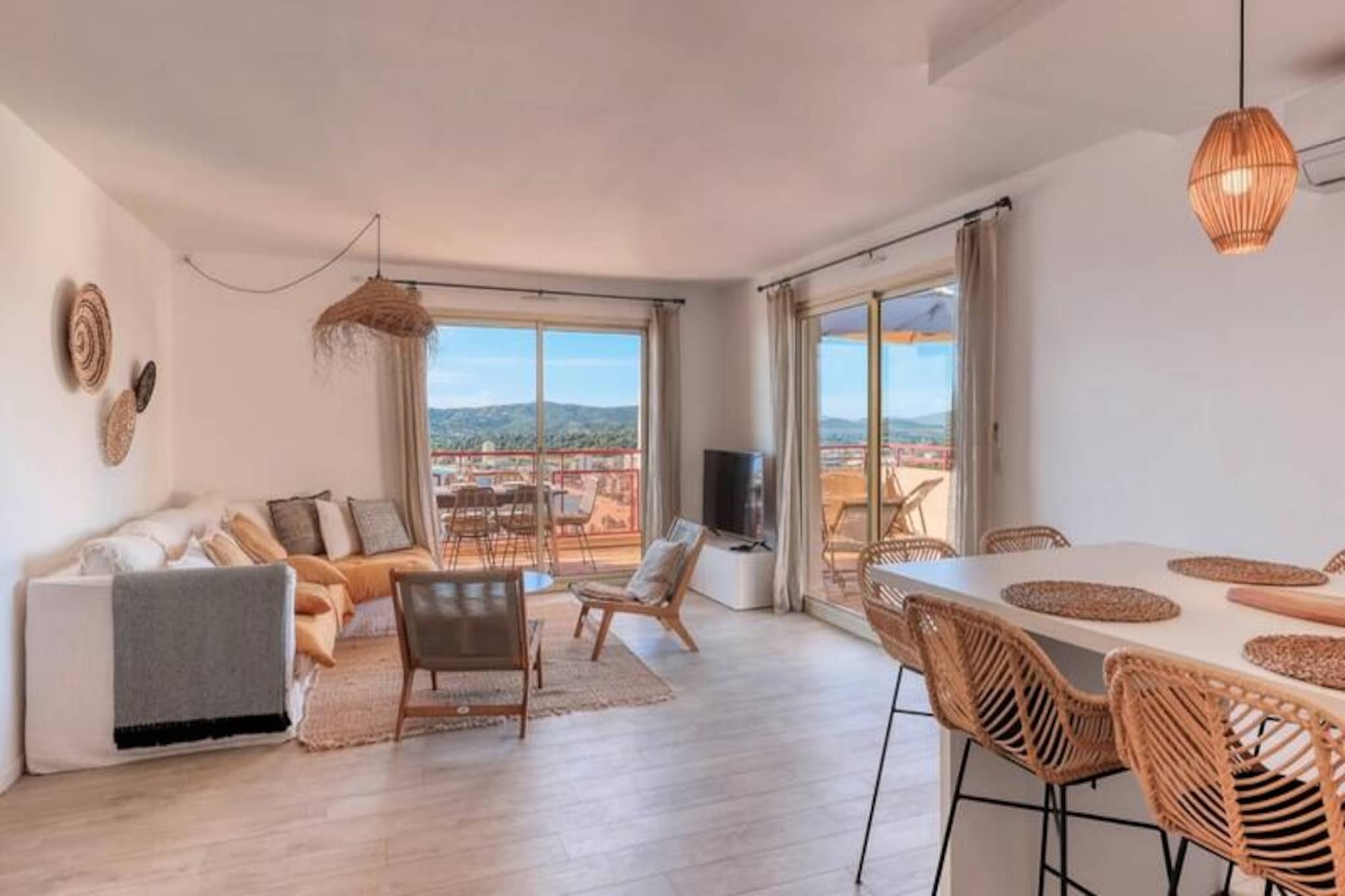 Perched on the sun-drenched hills of the French Riviera, this modern and spacious apartment offers a serene retreat just minutes from the vibrant city center. With its prime location, you can enjoy the best of both worlds: the lively charm of the Côte d'Azur and the tranquility of a secure, peaceful residence. Wake up to breathtaking panoramic views of the surrounding landscapes, perfect for savoring your morning coffee or an evening aperitif on the private terrace. This is the ideal getaway for families seeking comfort and convenience in a stunning setting.
The apartment is thoughtfully designed to accommodate up to six guests, featuring three cozy bedrooms and high-quality bedding to ensure restful nights. The open-plan living area is bright and inviting, with modern furnishings and air conditioning for optimal comfort. The fully equipped kitchen allows you to prepare meals with ease, boasting an oven, microwave, refrigerator, dishwasher, and all the essentials. A sleek bathroom, washing machine, and free high-speed Wi-Fi add to the convenience, making it perfect for both short and extended stays.
Guests will also love the shared pool, nestled in a lush, green setting and open from June to September. Take a refreshing dip or unwind poolside under the Mediterranean sun. The residence includes a private parking space, ensuring stress-free access to your holiday home.
Located just five minutes from the city center, you'll find a variety of shops, restaurants, and attractions within easy reach. Whether you're exploring the local markets, dining on Provençal cuisine, or venturing to nearby beaches and coastal towns, this apartment serves as the perfect base for your Riviera adventure. With its blend of modern amenities, stunning views, and unbeatable location, this is a place where unforgettable memories are made.
