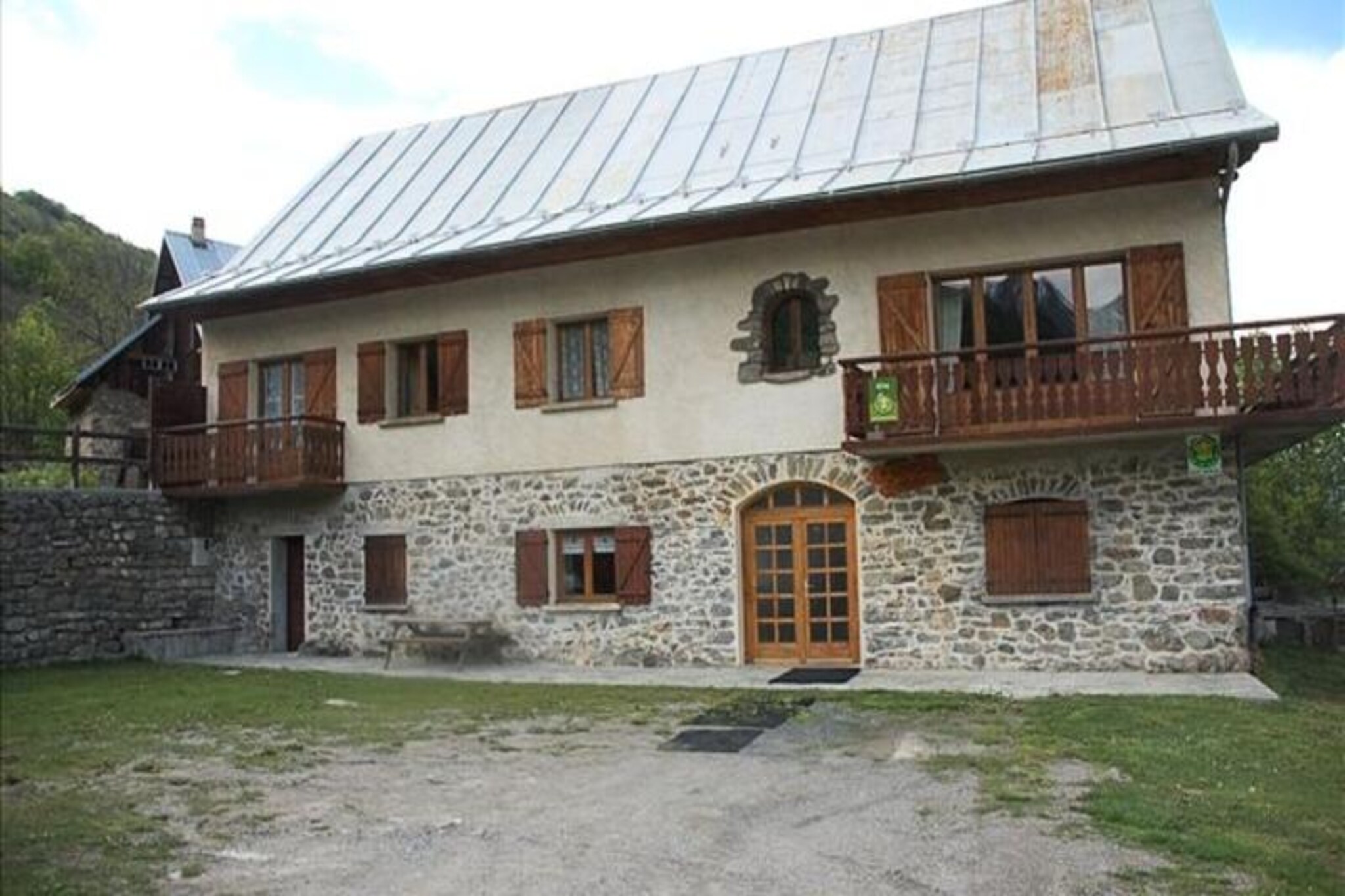 Apartment in Les Verneys near Ski Lift