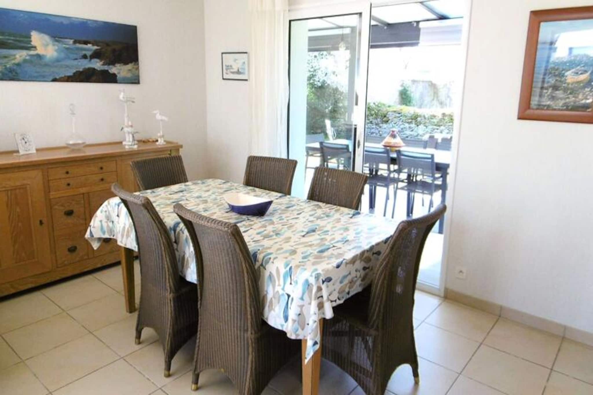 A short stroll from the golden sands of St Jacques beach, this charming 110 m² house offers a perfect retreat for families and groups seeking a relaxing coastal getaway. Surrounded by the serene beauty of Brittany’s coastline, the property combines modern comfort with a tranquil atmosphere, inviting you to unwind and create unforgettable memories by the sea. Whether you’re sipping coffee on the veranda or enjoying a barbecue in the enclosed garden, every moment here is infused with the refreshing scent of the ocean breeze.
Inside, the house is thoughtfully designed across two levels to accommodate up to eight guests. The ground floor features a fully equipped kitchen that opens onto a cozy living room with two comfortable sofas, creating a welcoming space for shared meals and relaxation. Two bedrooms, one with a double bed and the other with twin beds, are complemented by a bathroom with a shower and a separate toilet. Upstairs, you’ll find two additional double bedrooms, each with a wardrobe, along with another bathroom and separate toilet. The home is equipped with all the essentials, including a refrigerator, oven, microwave, dishwasher, washing machine, and TV, ensuring a stress-free stay.
Step outside to discover the property’s delightful outdoor spaces. The enclosed garden boasts a sunny terrace with garden furniture, deck chairs, and a barbecue, perfect for al fresco dining or simply soaking up the peaceful surroundings. Parking is conveniently available in front of the house, and guests benefit from a Free Pass' Air&Mer card, offering discounted rates on local activities.
With its proximity to the beach and the charm of Brittany’s coastal scenery, this house is an ideal base for exploring the region or simply enjoying a serene escape. Whether you’re building sandcastles, exploring nearby trails, or savoring fresh seafood, this property promises a memorable holiday experience for all.