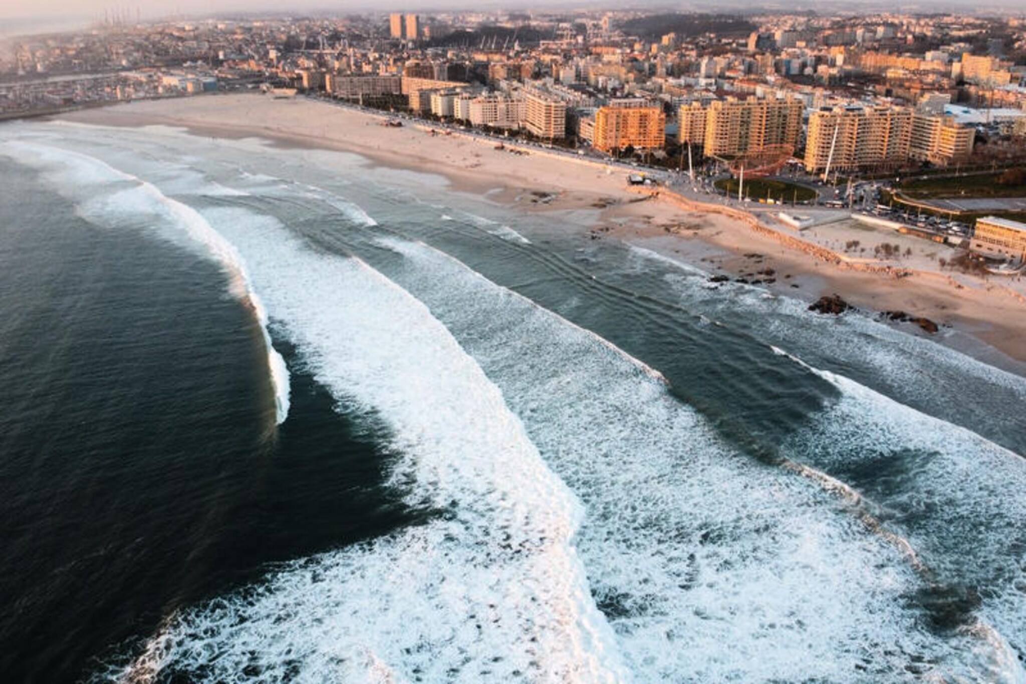 Just steps from the golden sands of Matosinhos Beach, this bright and spacious apartment invites you to experience the perfect coastal getaway. With the soothing sound of waves in the background and the vibrant energy of the seaside town at your doorstep, this property offers a serene yet lively retreat for families or small groups seeking a memorable stay by the Atlantic Ocean. Whether you're here to relax on the beach, explore the local gastronomy, or discover the historic charm of nearby Porto, this apartment serves as your ideal home base.
Inside, the 128 m² apartment is thoughtfully designed for comfort and convenience. It features two cozy bedrooms that comfortably sleep four, a fully equipped separate gas kitchen with modern appliances, and a welcoming living area perfect for unwinding after a day of adventures. The balcony provides a peaceful spot to enjoy a morning coffee or an evening glass of wine while soaking in the fresh sea breeze. Additional amenities include high-speed WiFi, satellite TV with international channels, a washing machine, and covered parking within the building, ensuring a hassle-free stay.
The location is unbeatable. Matosinhos Beach is just 50 meters away, offering endless opportunities for sunbathing, surfing, or leisurely strolls along the promenade. The nearby Pingo Doce supermarket, only 100 meters away, makes it easy to stock up on essentials, while the Av. República metro station, just 500 meters from the property, provides quick access to the heart of Porto and its iconic landmarks. Golf enthusiasts will appreciate the proximity to Miramar Golf Course, just 15 km away, and Esposende Golf Course, 40 km away.
Whether you're seeking a relaxing beach holiday, an active adventure, or a cultural escape, this apartment in Matosinhos combines modern comfort with an unbeatable location to create the perfect setting for your Portuguese getaway.