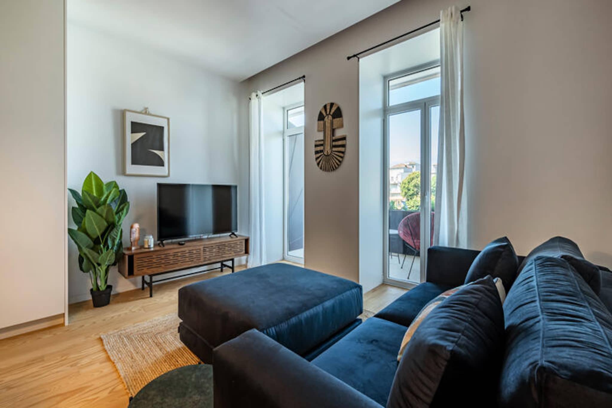In the heart of Porto, where the charm of cobblestone streets meets the vibrancy of a bustling city, this cozy studio offers an inviting retreat for two. Surrounded by a blend of historic architecture and modern conveniences, the apartment is a perfect base for exploring the rich culture, gastronomy, and beauty of northern Portugal. Imagine waking up to the gentle views of a garden, sipping your morning coffee on the balcony, and planning a day filled with unforgettable experiences.
This recently built, 55 m² studio is thoughtfully designed to provide both comfort and functionality. The open-plan layout features a fully equipped electric kitchen with modern appliances such as a refrigerator, oven, dishwasher, and coffee maker, making it easy to prepare your favorite meals. Relax in the air-conditioned living space, enjoy satellite TV with multiple language options, or stay connected with high-speed Wi-Fi. Additional amenities like a washing machine, iron, and hairdryer ensure a hassle-free stay, while the elevator adds convenience to your city adventures.
Step outside, and you’ll find yourself immersed in Porto’s vibrant lifestyle. The iconic Douro River is just 2 km away, offering scenic walks and boat tours, while the sandy shores of Matosinhos Beach are only 8 km from your doorstep. With Trindade metro station and Praça República bus stop within walking distance, exploring the city and beyond is effortless. Nearby supermarkets, restaurants, and cultural landmarks make this location unbeatable for both convenience and charm.
Whether you’re here to savor the world-famous port wine, stroll through Ribeira’s colorful streets, or simply relax in a serene yet central setting, this studio is your gateway to an unforgettable Porto experience.