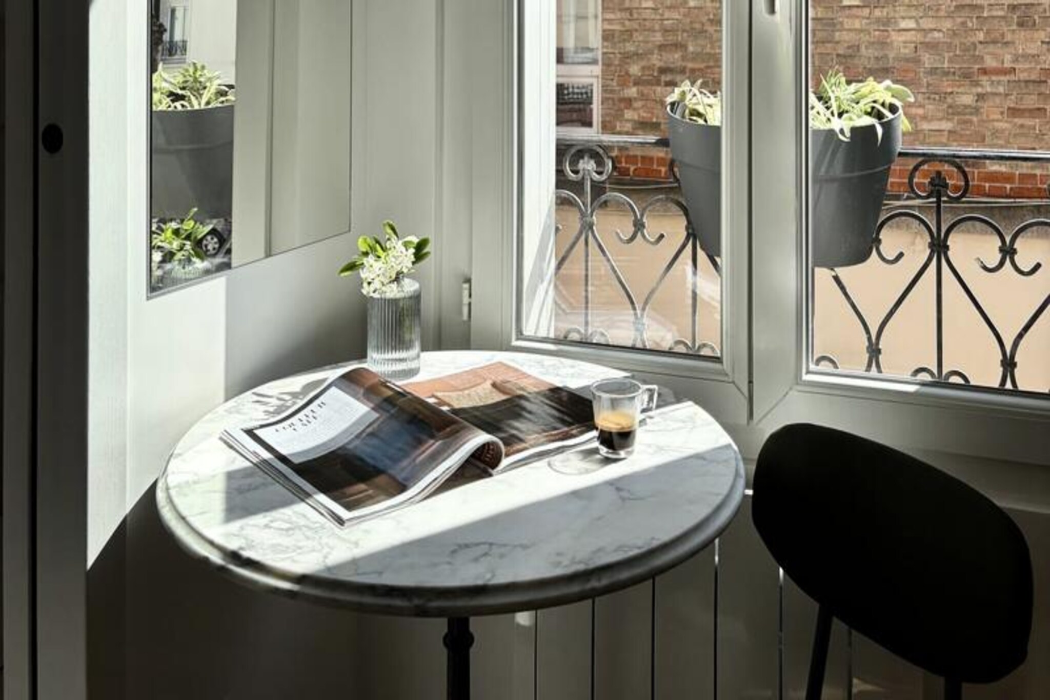 Apartment in La Défense with Chic Design