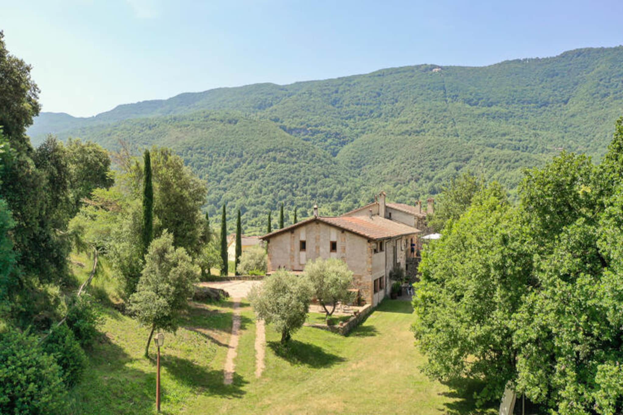 Step into the heart of Catalonia’s volcanic beauty with a stay at the charming Ca la Façana apartment in Aiguabella. Surrounded by the serene landscapes of La Garrotxa, this tranquil retreat offers a perfect blend of rustic charm and modern comfort. Imagine waking up to the sight of rolling valleys and distant mountains, with the gentle sounds of nature as your backdrop. Whether you’re seeking a peaceful escape or an adventure-filled holiday, this idyllic setting caters to every traveler’s dream.
Spread across three floors, Ca la Façana is thoughtfully designed to provide both space and intimacy. The ground floor welcomes you with a cozy work area and a bathroom, while the terrace invites you to enjoy al fresco meals under the Catalan sun. The first floor boasts an open-plan kitchen, dining area, and living room, complete with a pellet stove to keep you warm during cooler evenings. Upstairs, two double bedrooms and a bathroom with a bathtub promise restful nights, while an additional workspace and sofa in the hallway offer panoramic views of St. Feliu de Pallerols and its surrounding peaks. Electric radiators ensure comfort throughout your stay.
Step outside to explore the shared amenities of Aiguabella, including a large enclosed garden, a refreshing swimming pool, and a barbecue area perfect for social evenings. Just 50 meters away, a cycle path beckons for leisurely rides, while the Garrotxa Volcanic Zone Natural Park, a mere 15-minute drive, invites you to discover its unique landscapes. The apartment’s prime location places you within easy reach of Olot, Girona, and even Barcelona, making it an excellent base for exploring Catalonia’s cultural and natural treasures.
Whether you’re here to hike through volcanic trails, relax by the pool, or savor local cuisine, Ca la Façana offers a warm and welcoming home away from home. Let the beauty of La Garrotxa inspire unforgettable memories during your stay.