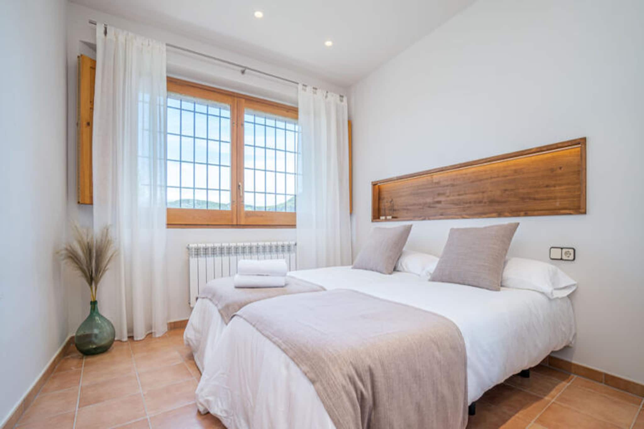 House in Les Escaules with Private Pool