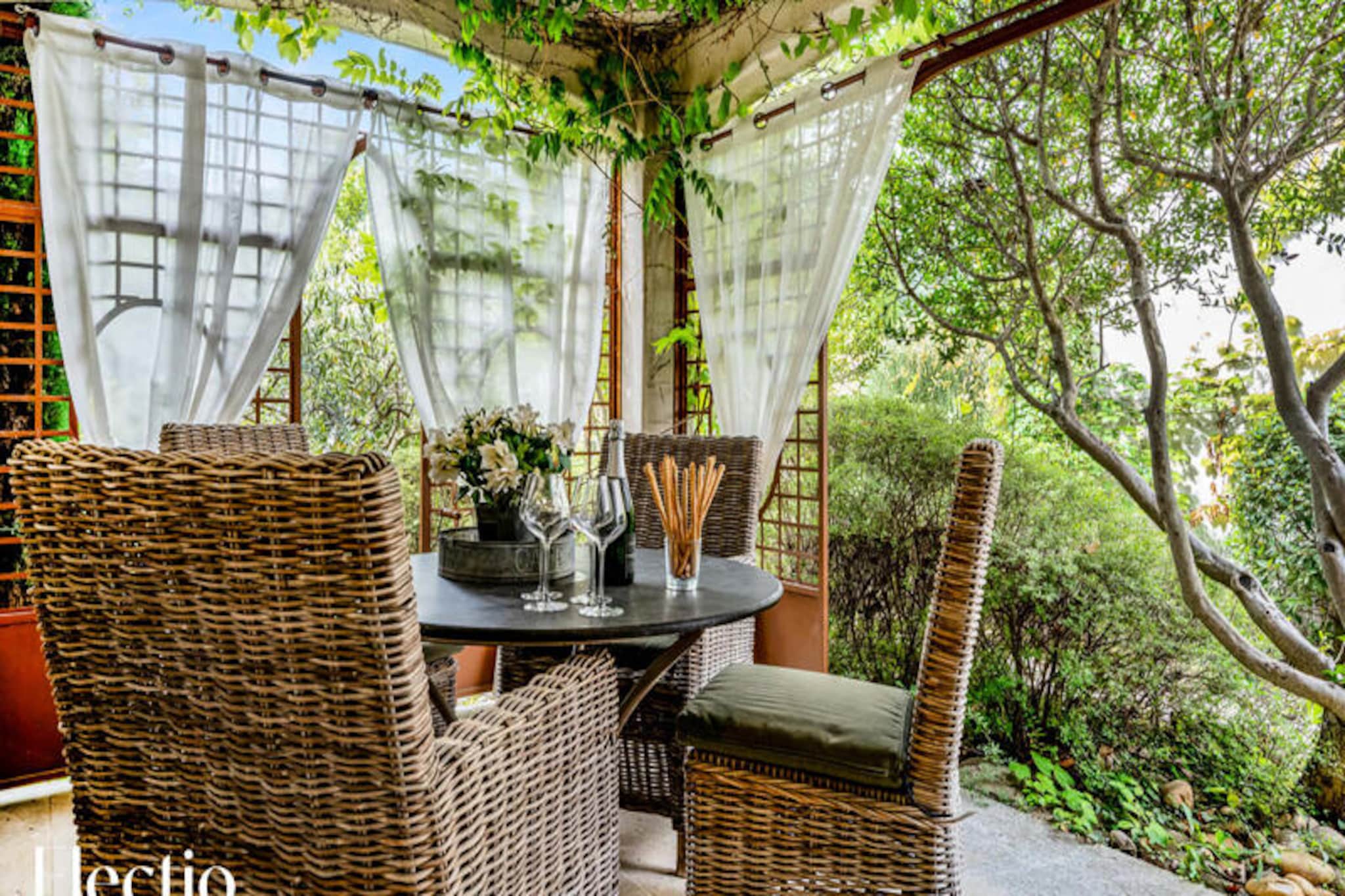 Apartment in Luberon with Heated Pool