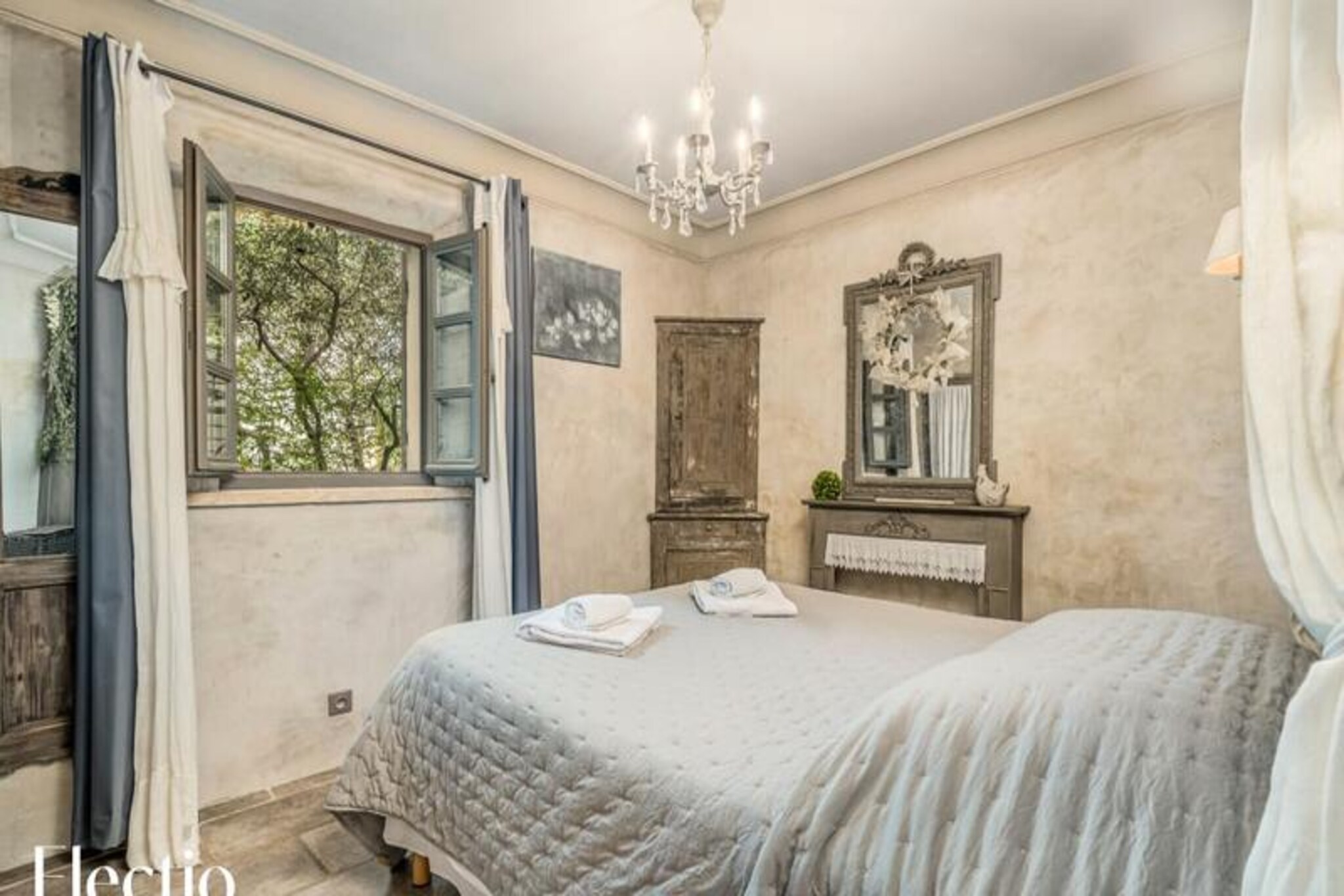Apartment in Luberon with Heated Pool