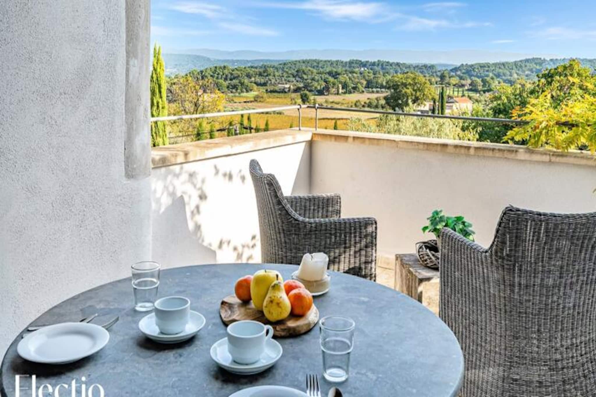 Apartment in Oppède with Heated Pool