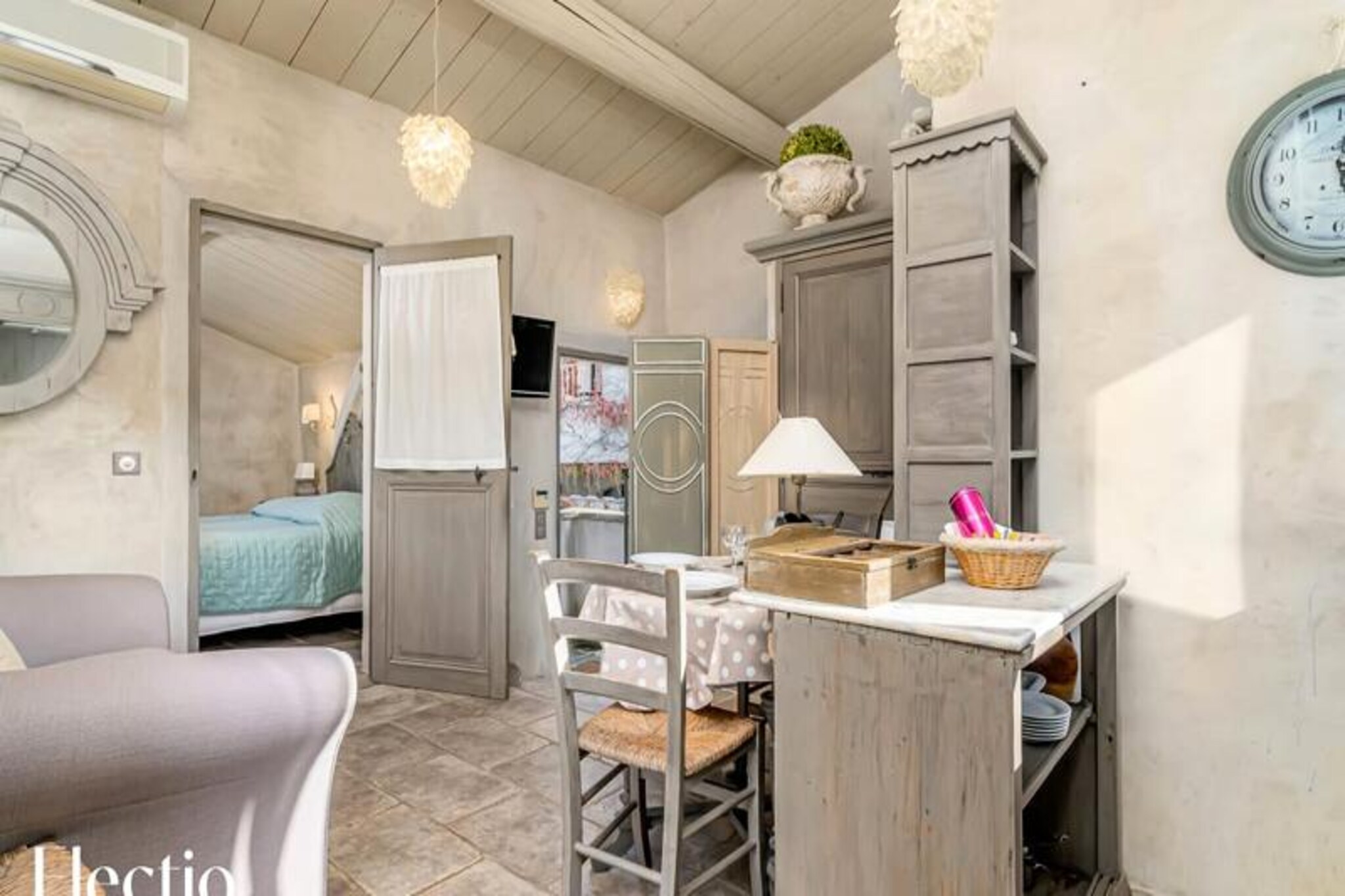 Apartment in Oppède with Heated Pool