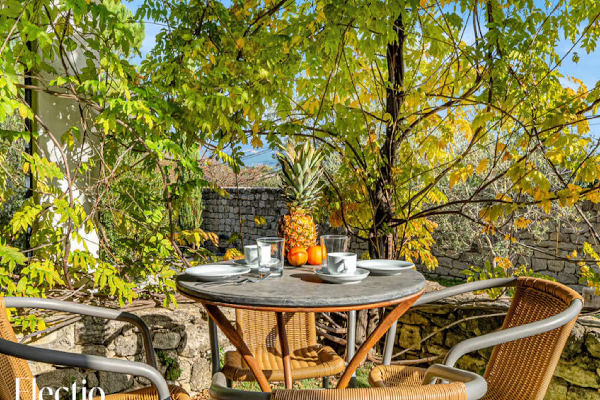 Apartment in Oppéde with Heated Pool