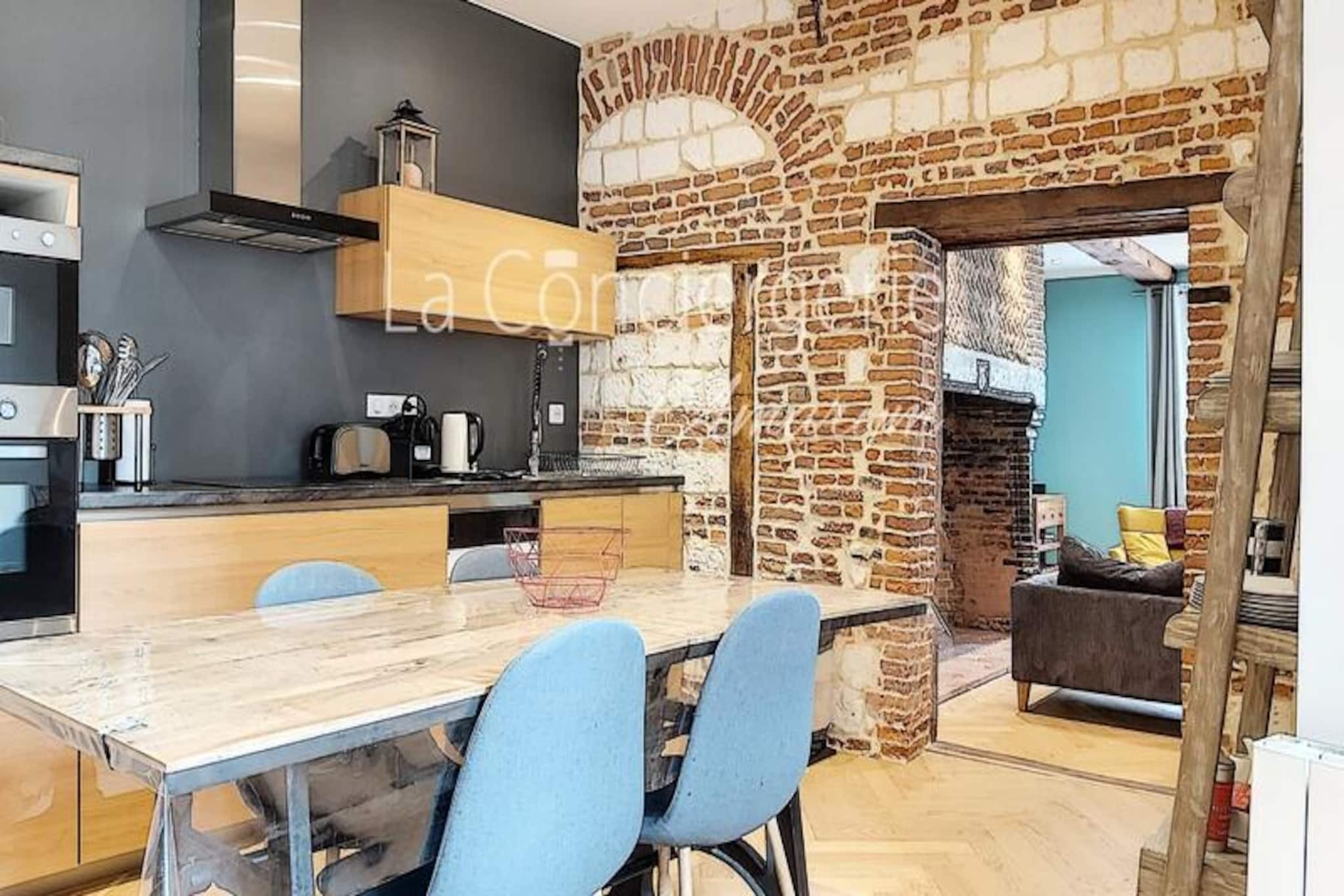 Living room(double sofa bed, TV, dining table), Kitchen(electric kettle, toaster, coffee machine, oven, microwave, dishwasher, fridge, dishes and cutlery), bedroom(double bed), bedroom, bathroom(shower, washbasin), freezer, heating, ironing board, hairdryer, Towels incl.