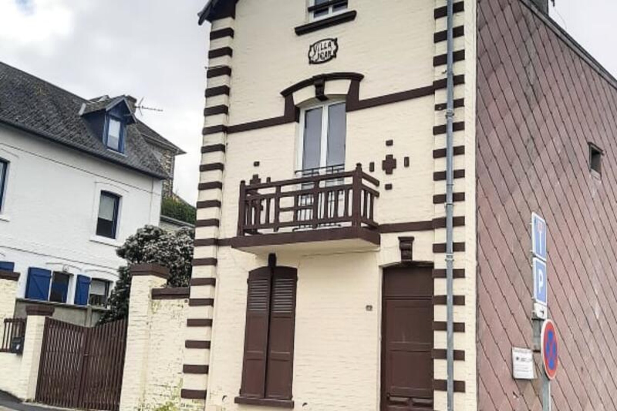 Apartment in Ault near Coastal Cliffs