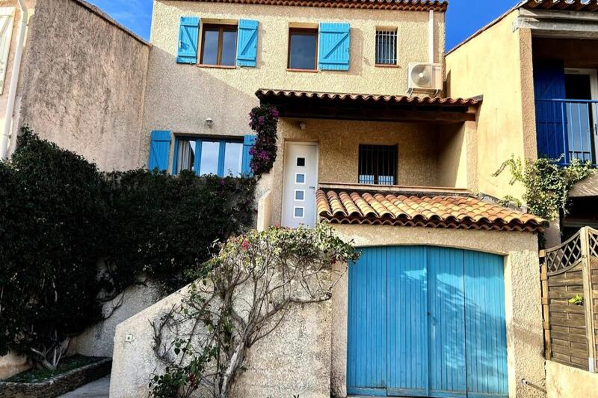 Step into a world of sunlit charm and timeless Mediterranean allure in this spacious and inviting house, perfect for families or groups of friends. Located just minutes from the lively Pin de Bormes district and the enchanting medieval village of Bormes-les-Mimosas, this home offers the ideal blend of relaxation and local discovery. Whether you're savoring the peaceful ambiance or exploring the vibrant surroundings, this property promises an unforgettable holiday experience. 
 
 The house boasts a thoughtful layout designed for comfort and practicality. On the ground floor, you'll find a large cellar and laundry room, perfect for storing bicycles, scooters, or even trailers. The first floor welcomes you with a bright and airy living room featuring a sofa bed, a fully equipped kitchen, and two terraces. One of these terraces is particularly spacious, complete with an authentic old-fashioned barbecue, ideal for sunny outdoor meals and convivial evenings. Upstairs, two cozy bedrooms with double beds await, along with a modern bathroom featuring a shower and toilet. 
 
 One of the property’s standout features is its large private terrace, where you can bask in the sun or enjoy a gourmet barbecue under the stars. With private parking and a large garage for storing leisure equipment, this house ensures convenience and ease throughout your stay. 
 
 Situated close to shops, restaurants, and markets, and just a short drive from the sparkling Mediterranean coastline, this home is your gateway to the beauty and culture of the French Riviera. Whether you're exploring the cobbled streets of the medieval village, indulging in local delicacies, or simply unwinding on the terrace, this property offers the perfect setting for creating cherished memories.