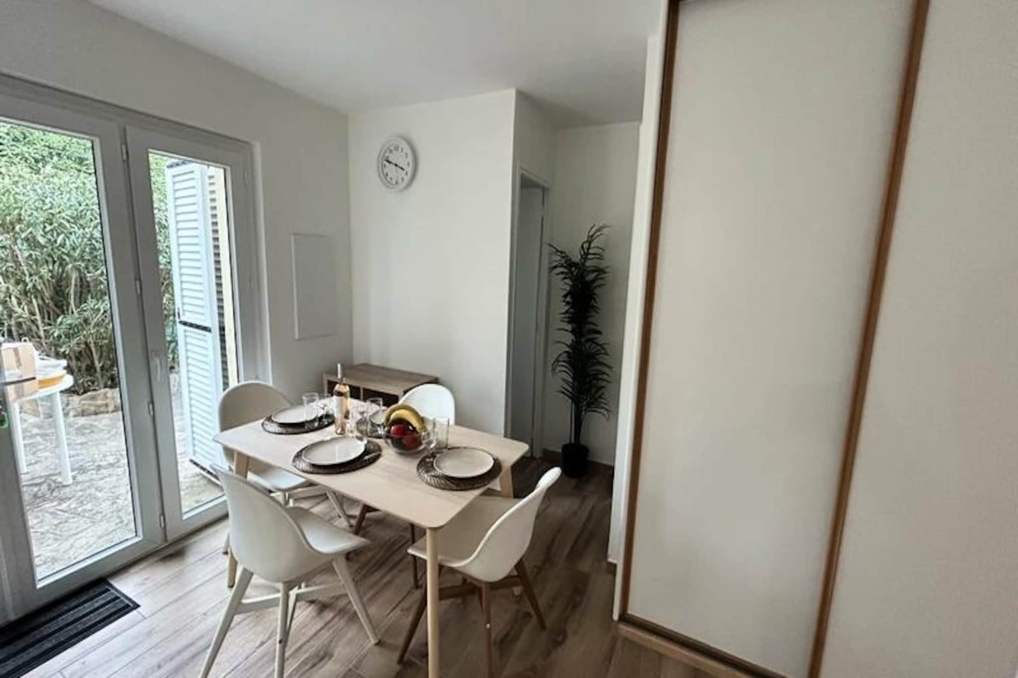 Apartment in Bormes near Pin District