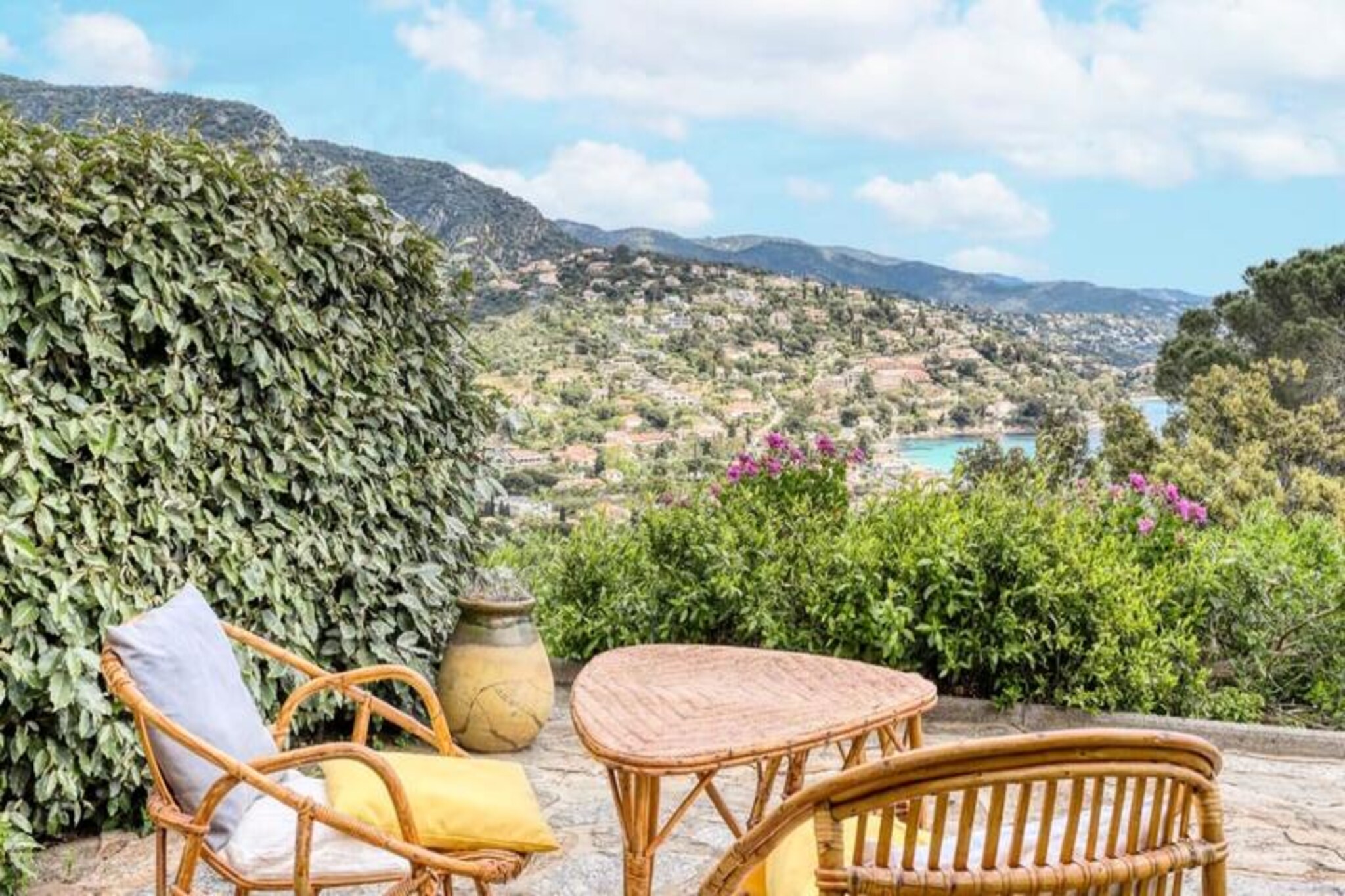 On the serene heights of Le Lavandou, this charming garden-level apartment invites you to a tranquil escape with stunning sea views stretching across Saint-Clair, the Golden Islands, and Cap Nègre. Surrounded by lush greenery, this 30m² retreat offers a perfect blend of modern comfort and natural beauty, making it an ideal choice for couples or small families seeking relaxation and breathtaking scenery. Whether you’re sipping your morning coffee on the terrace or unwinding in the private garden, every moment here feels like a slice of paradise.  
                       Inside, the apartment boasts a bright and airy living space with an open-plan kitchen equipped for all your culinary needs. The modern shower room adds a touch of luxury, while air conditioning ensures comfort in every season. A high-end sofa bed, replaced in April 2025, guarantees restful nights, and private parking provides convenience and security throughout your stay. For families traveling with little ones, baby equipment is available upon request, ensuring a hassle-free experience.  
                       Just minutes away, the vibrant center of Le Lavandou awaits with its charming streets, local markets, and inviting beaches. Explore nearby attractions such as Saint-Clair beach or take a boat trip to the Golden Islands for unforgettable adventures. Whether you prefer lounging by the sea or discovering hidden gems in the region, this location offers the best of both worlds.  
                       Choose this peaceful haven for your next getaway and create lasting memories in the heart of the French Riviera. With its exceptional views and thoughtful amenities, this apartment promises an unforgettable holiday experience.